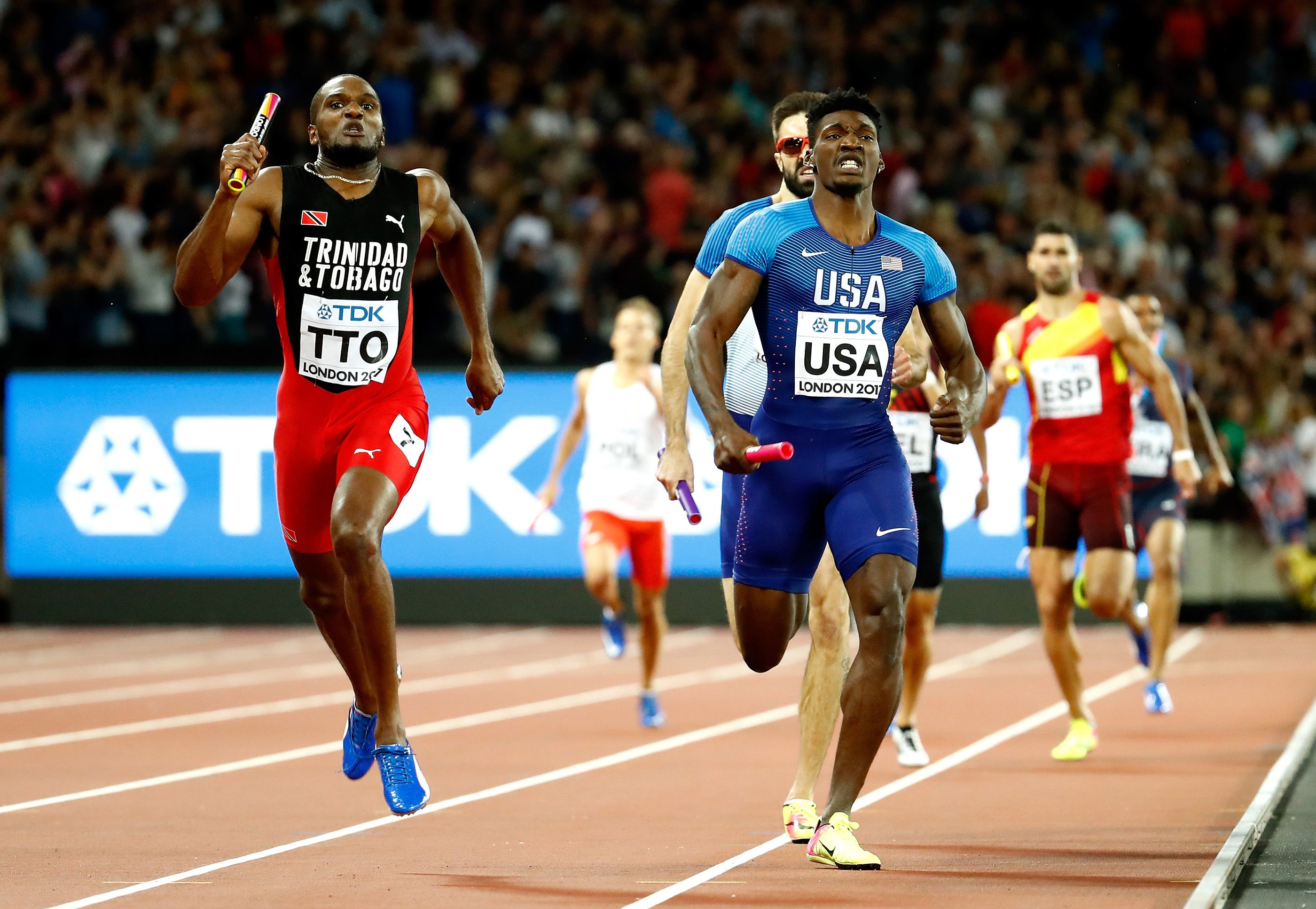 Lalonde Gordon and Fred Kerley fight for the finish in the men's 4x400m final in London