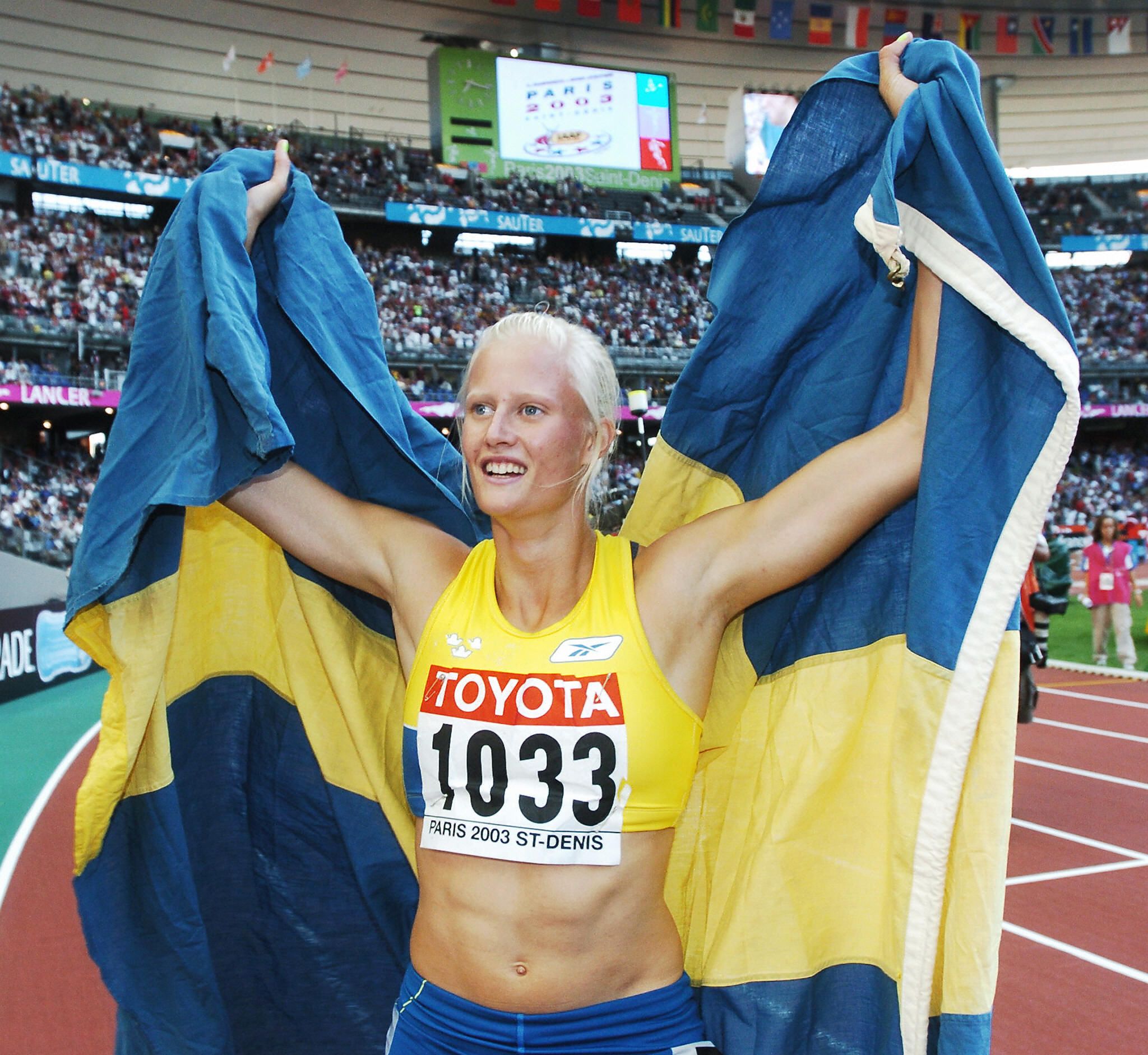 Carolina Kluft celebrates her world heptathlon win in Paris
