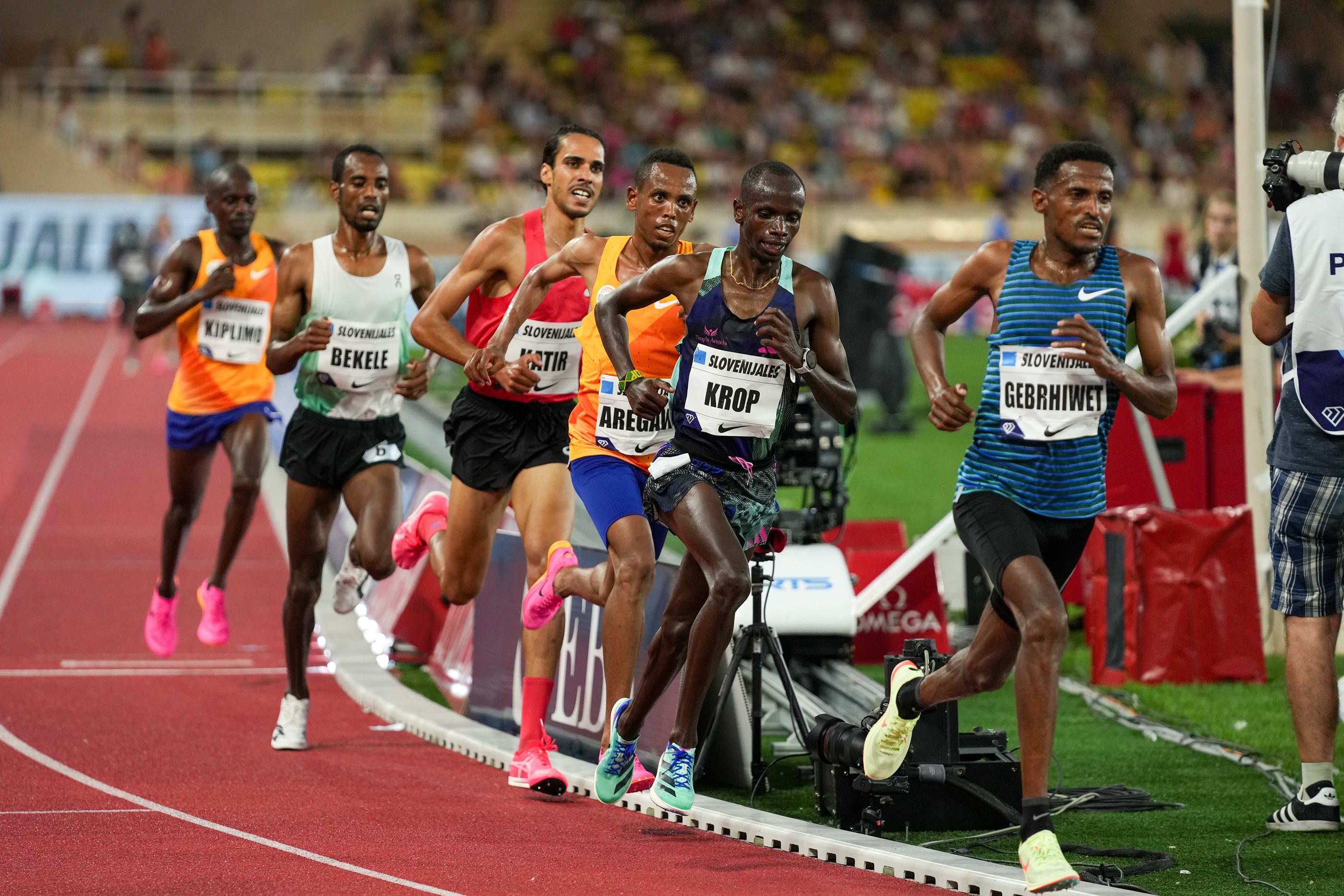 Hagos Gebrhiwet leads the 5000m in Monaco