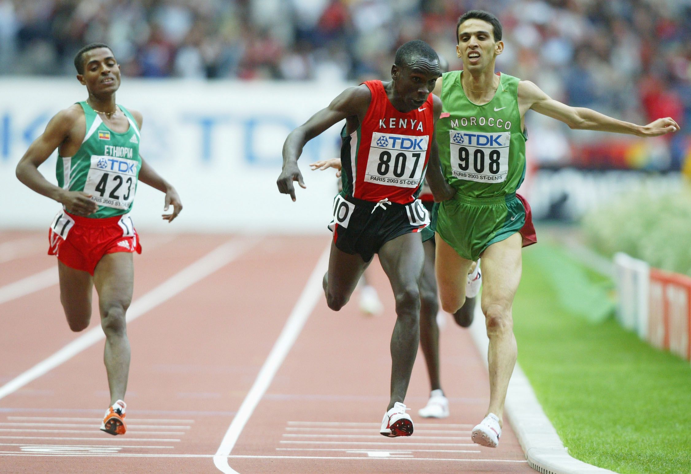 Eliud Kipchoge beats Hicham El Guerrouj and Kenenisa Bekele to the 2003 world 5000m title in Paris