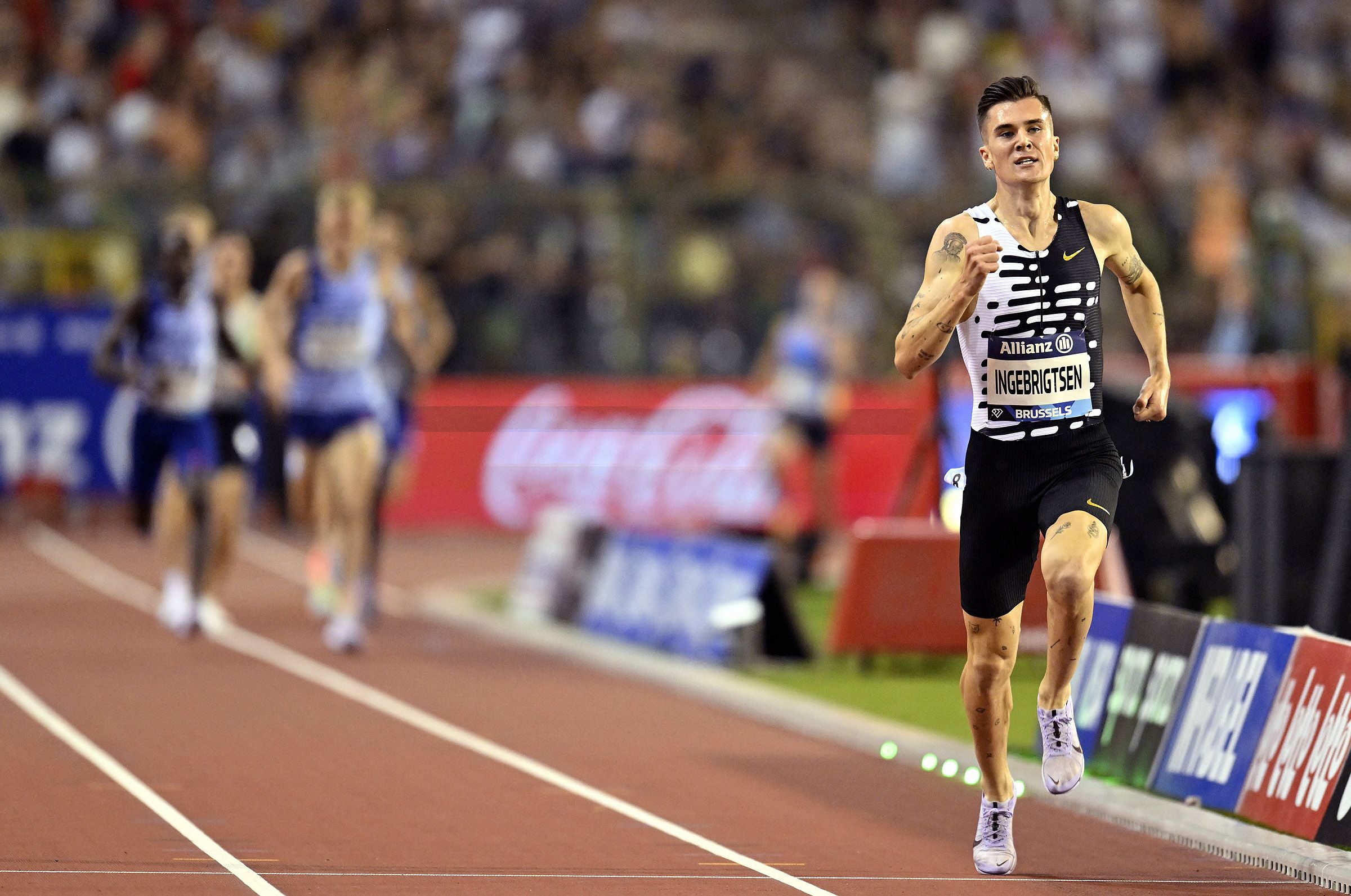 Jakob Ingebrigtsen on his way to the 2000m world record in Brussels