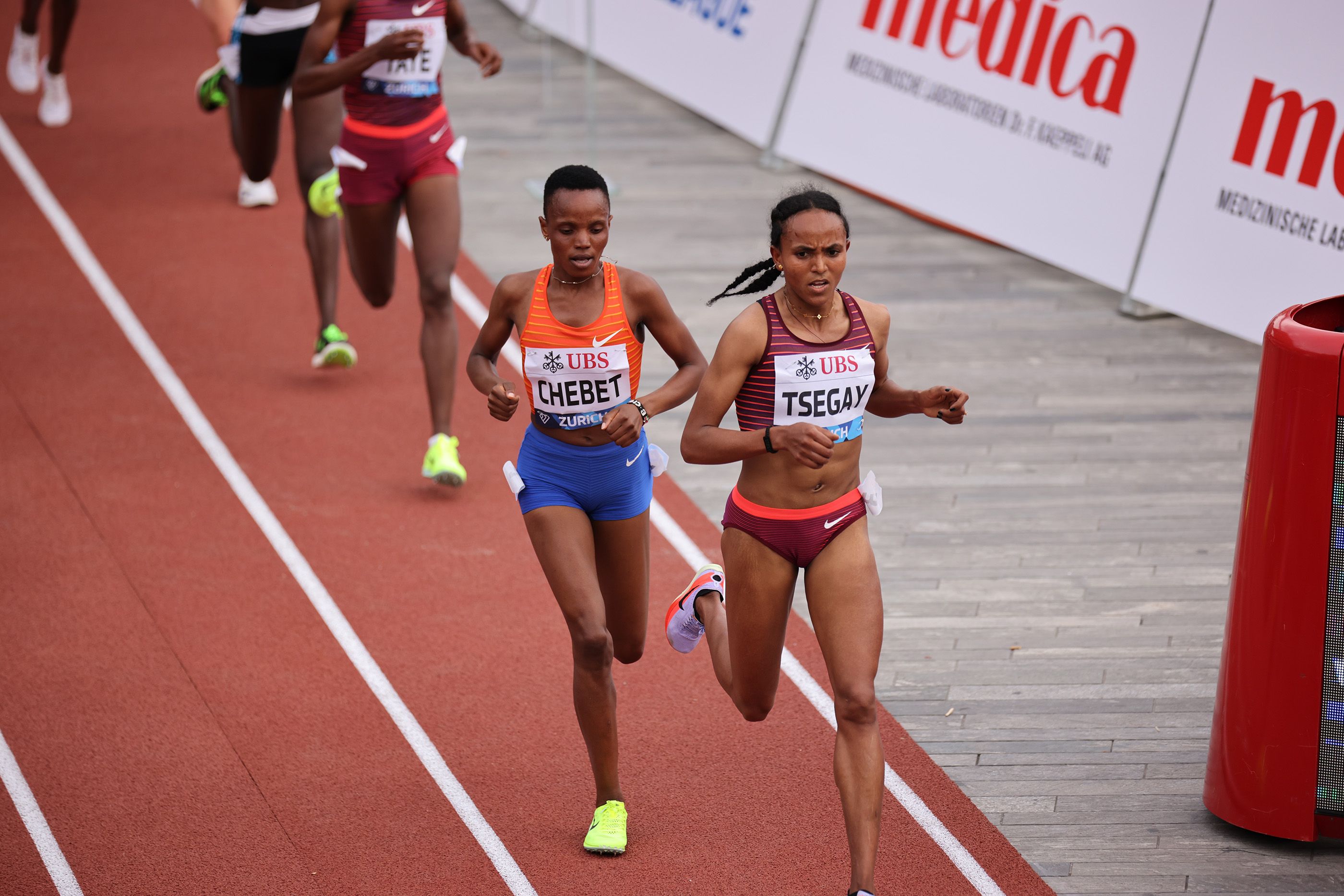 Beatrice Chebet and Gudaf Tsegay race in Zurich