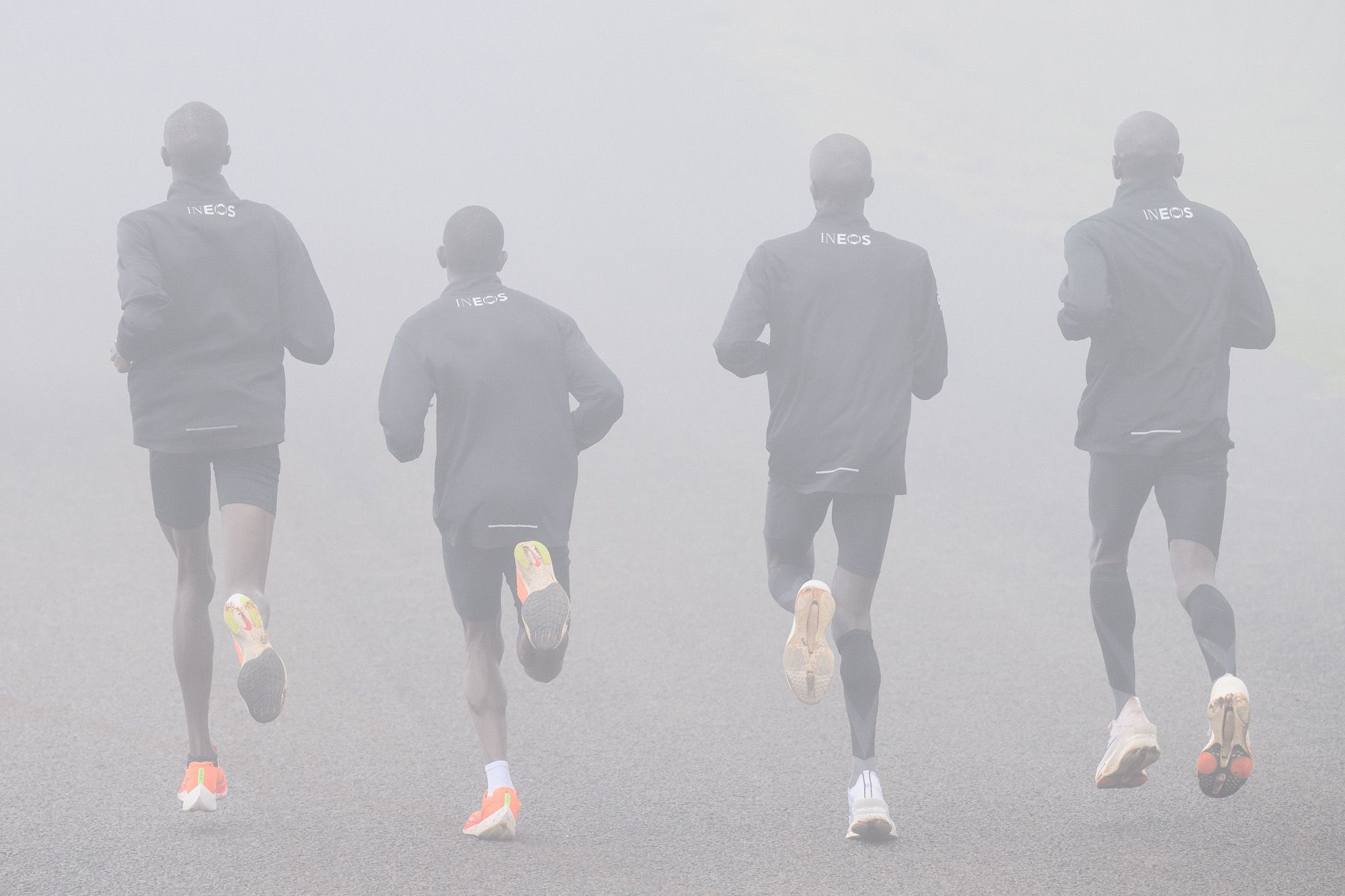 The last four athletes on the long run