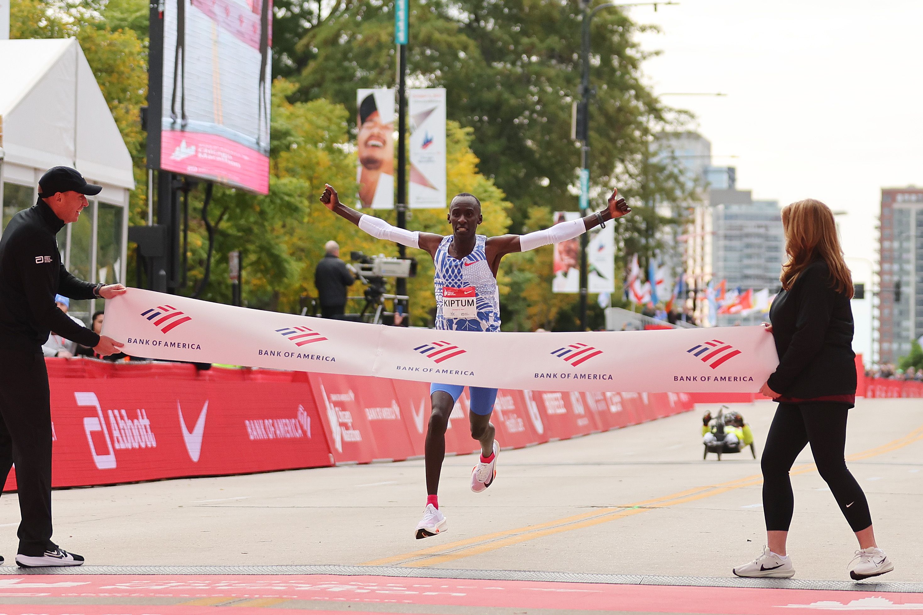 Kelvin Kiptum runs a world record of 2:00:35 to win the Chicago Marathon