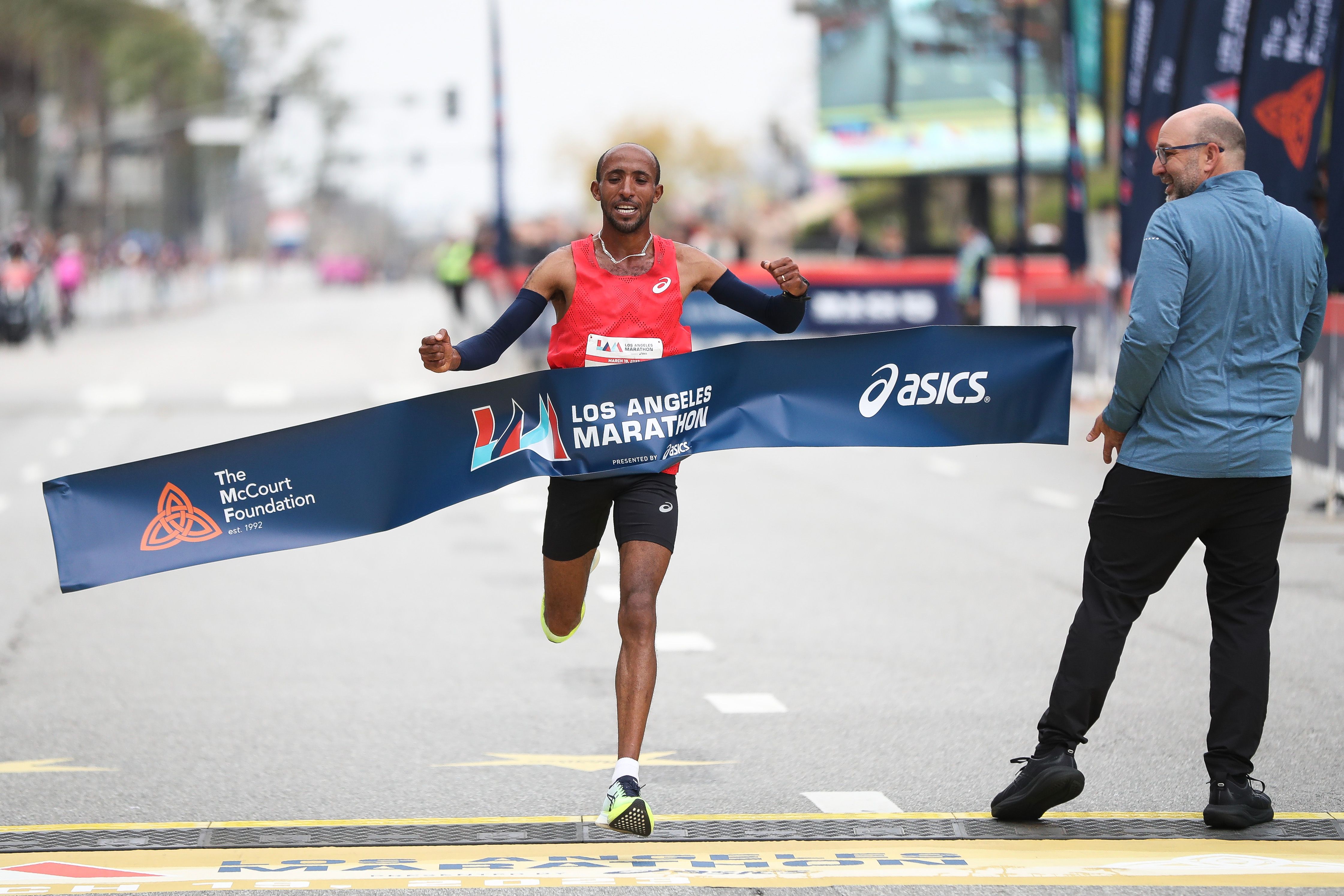 Jemal Yimer wins the Los Angeles Marathon