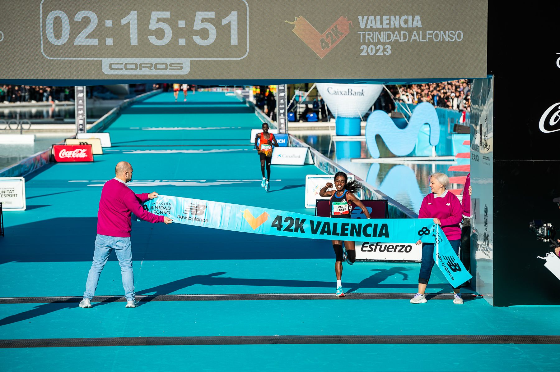 Worknesh Degefa celebrates her Valencia Marathon victory