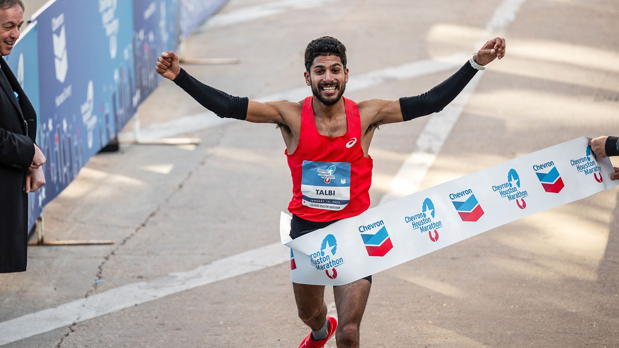 Zouhair Talbi wins the Houston Marathon
