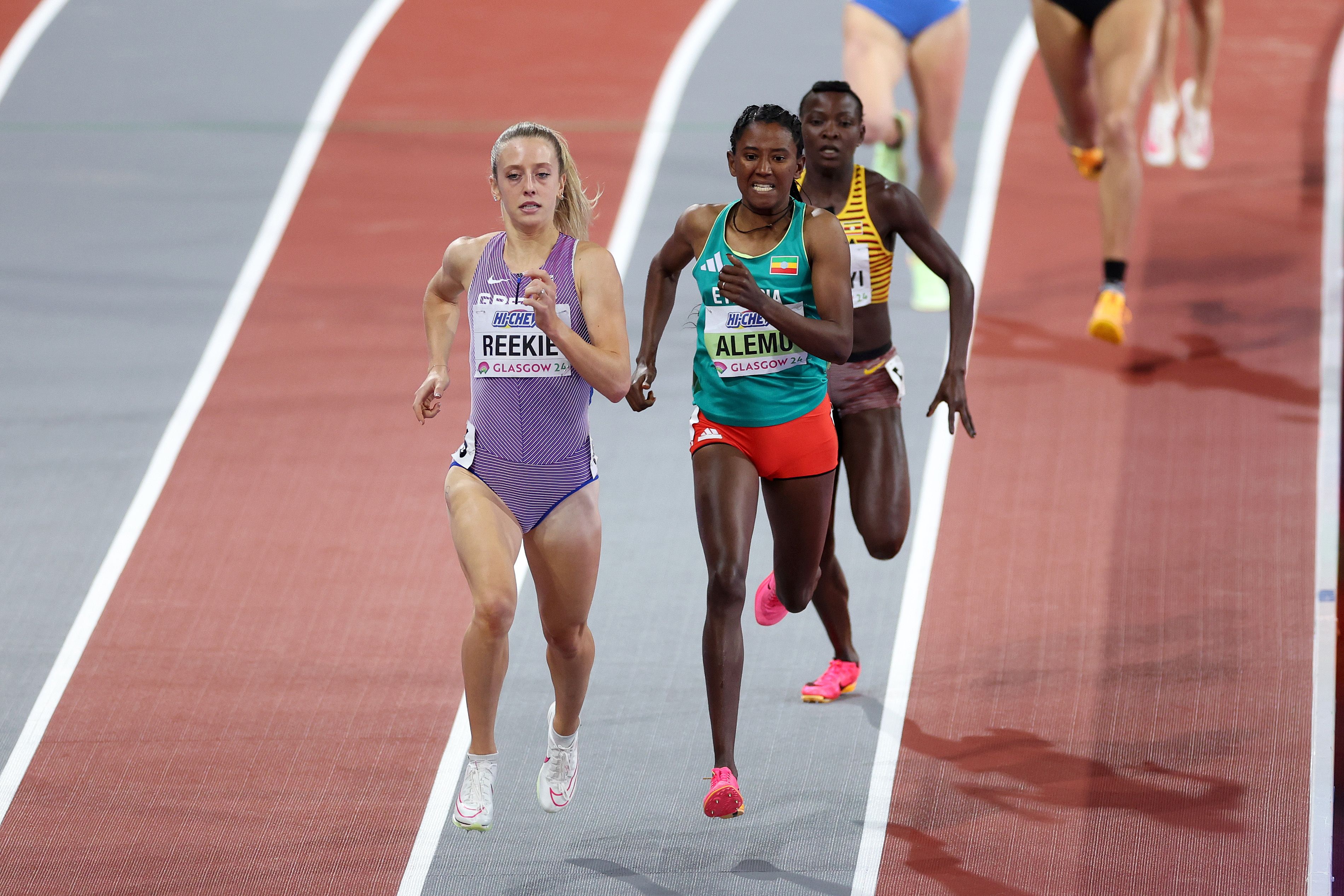 Jemma Reekie wins her 800m semifinal in Glasgow