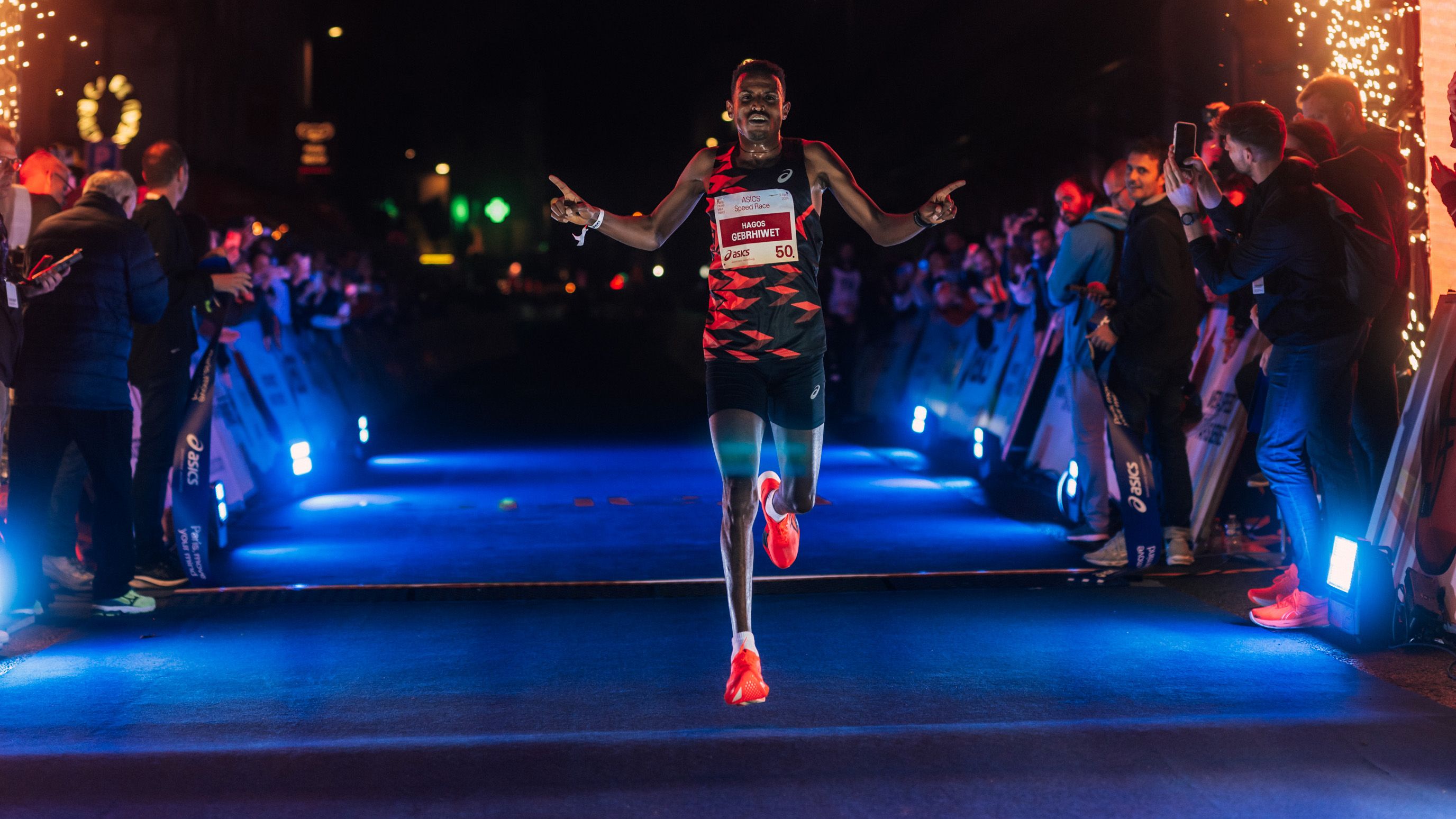 Hagos Gebrhiwet wins the 5km at the Paris Festival of Running