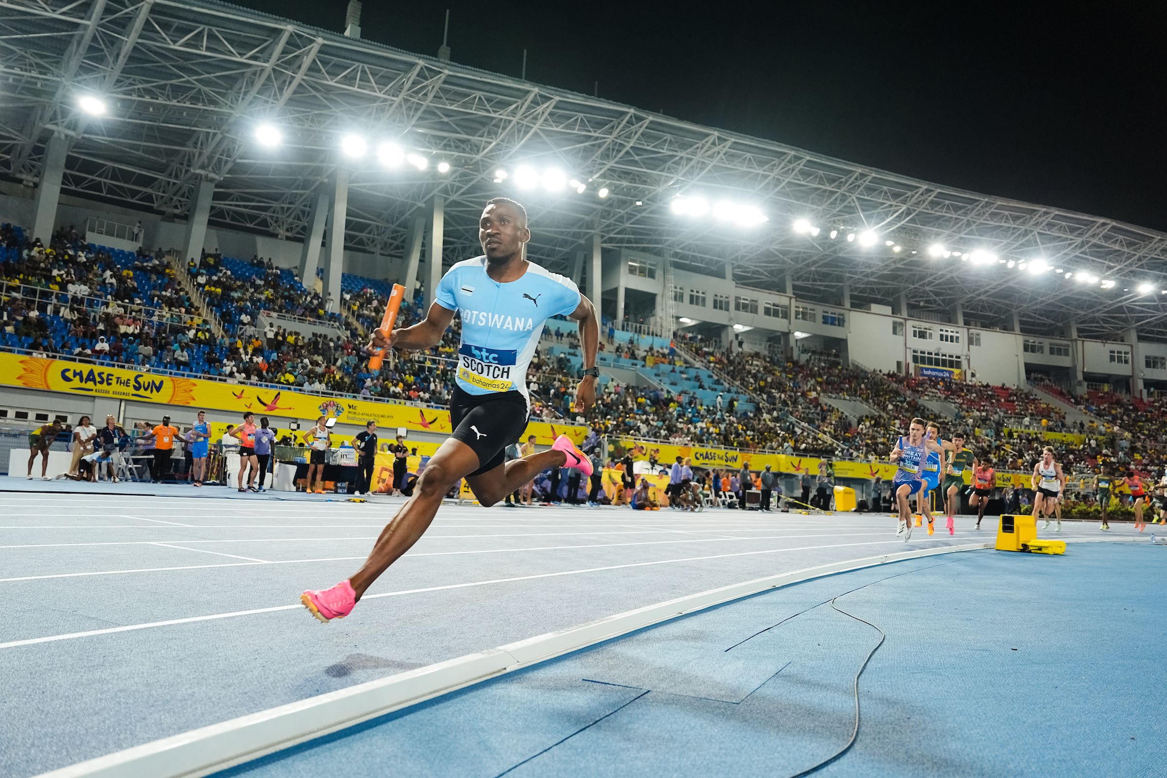 Botswana leads the men's 4x400m at the World Athletics Relays Bahamas 24