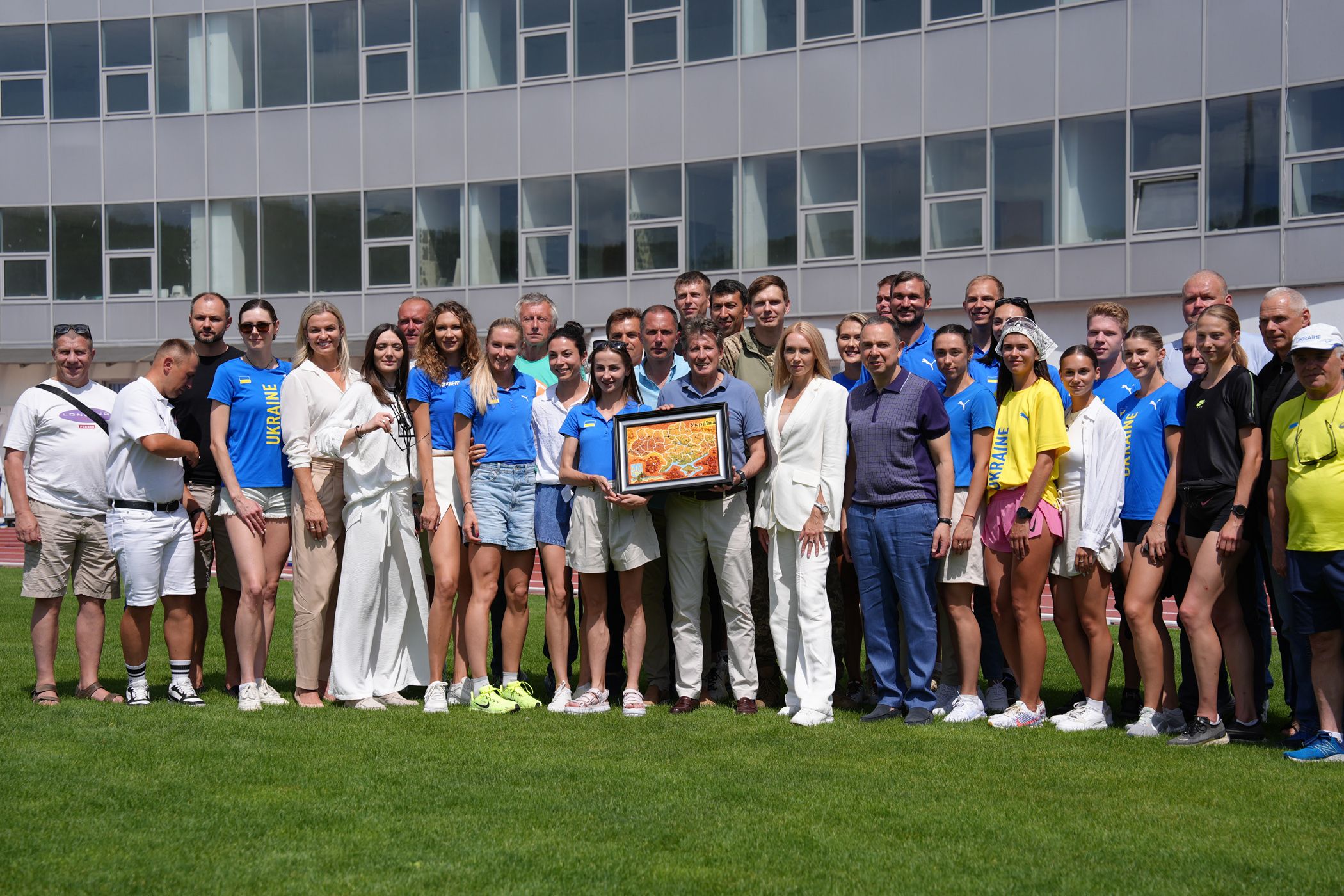 Sebastian Coe with Ukrainian athletes ahead of the Ukrainian Championships