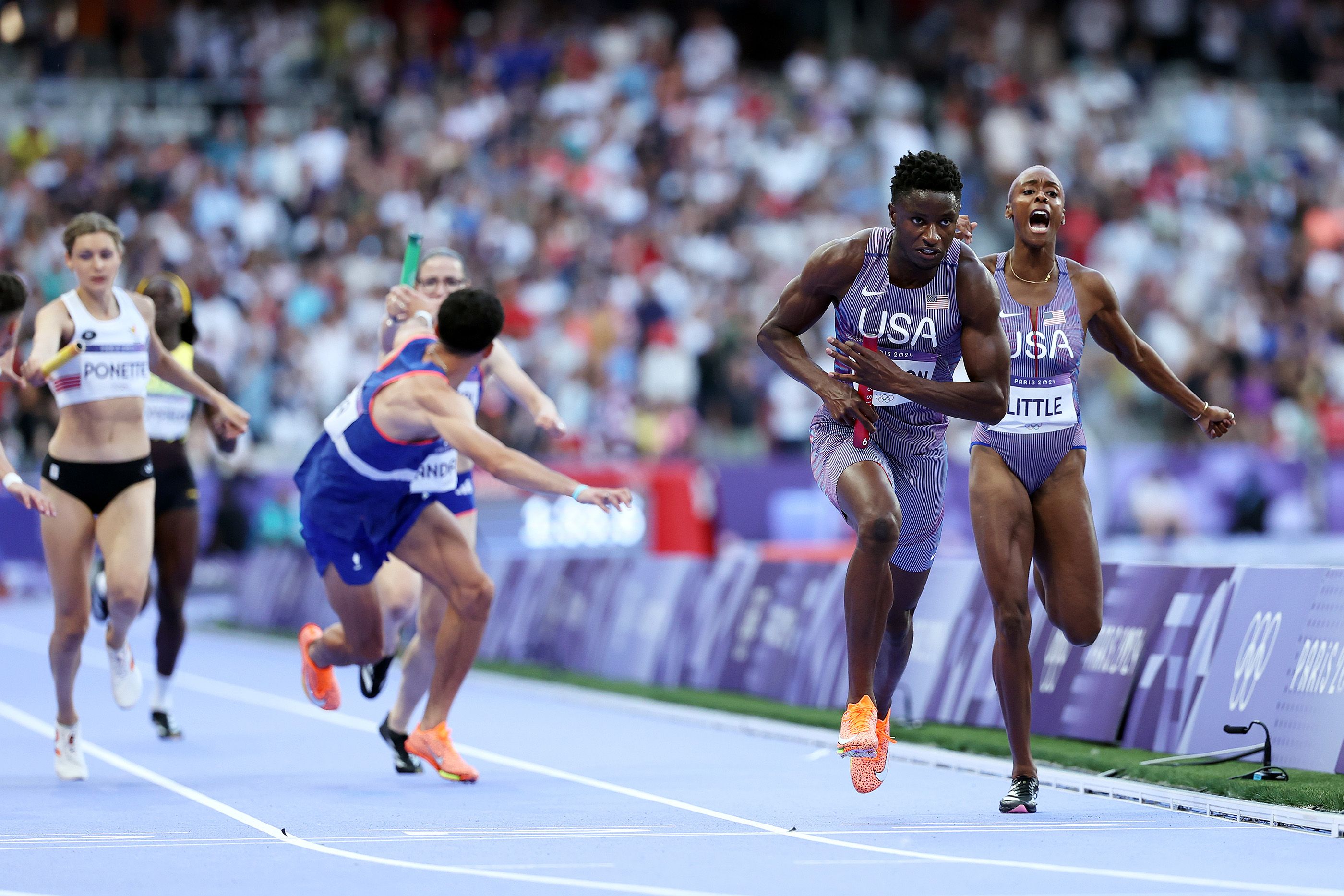 The US team on the way to a mixed 4x400m world record at the Paris 2024 Olympic Games