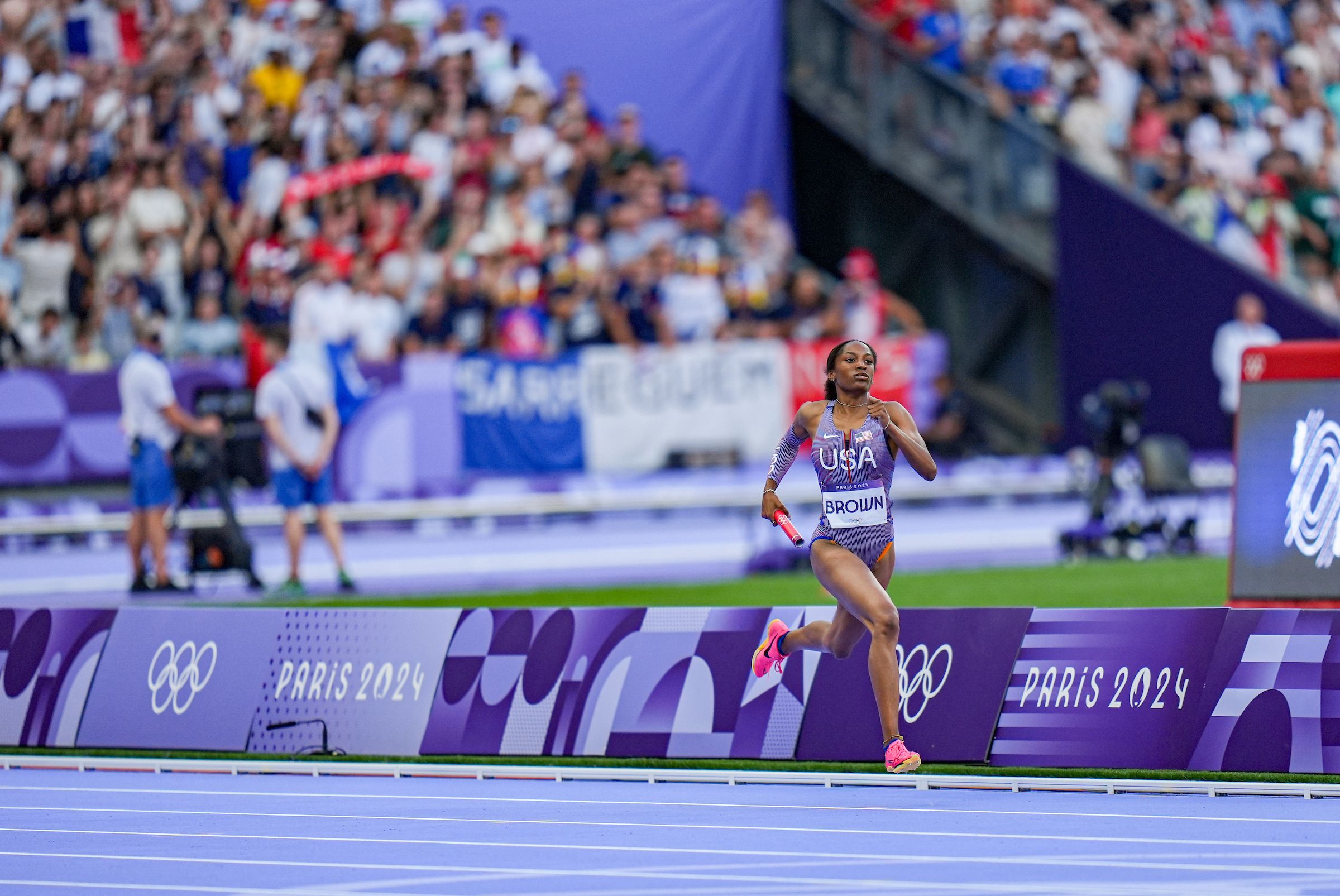 Kaylyn Brown anchors USA to a mixed 4x400m world record in the heats at the Paris 2024 Olympic Games