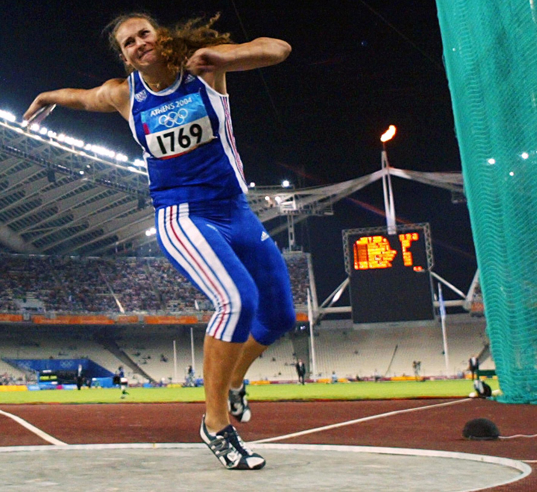 Melina Robert-Michon at the 2004 Olympics