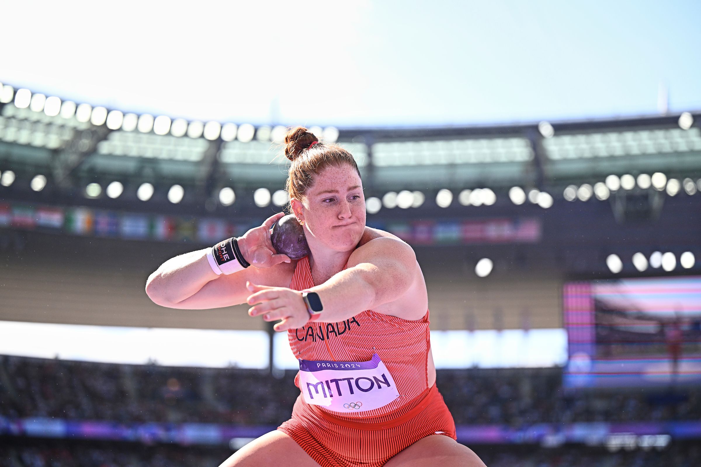 Sarah Mitton in shot put qualification in Paris