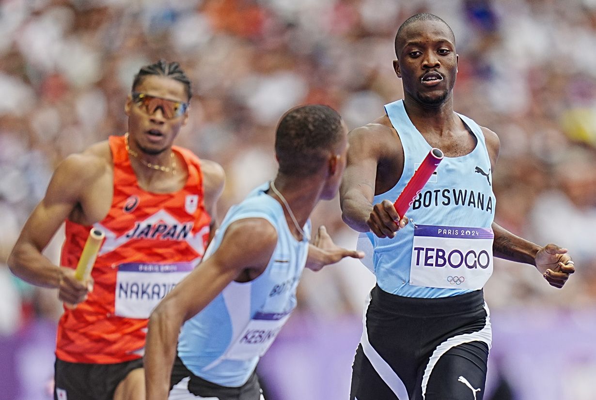 Olympic 200m champion Letsile Tebogo in the 4x400m heats in Paris