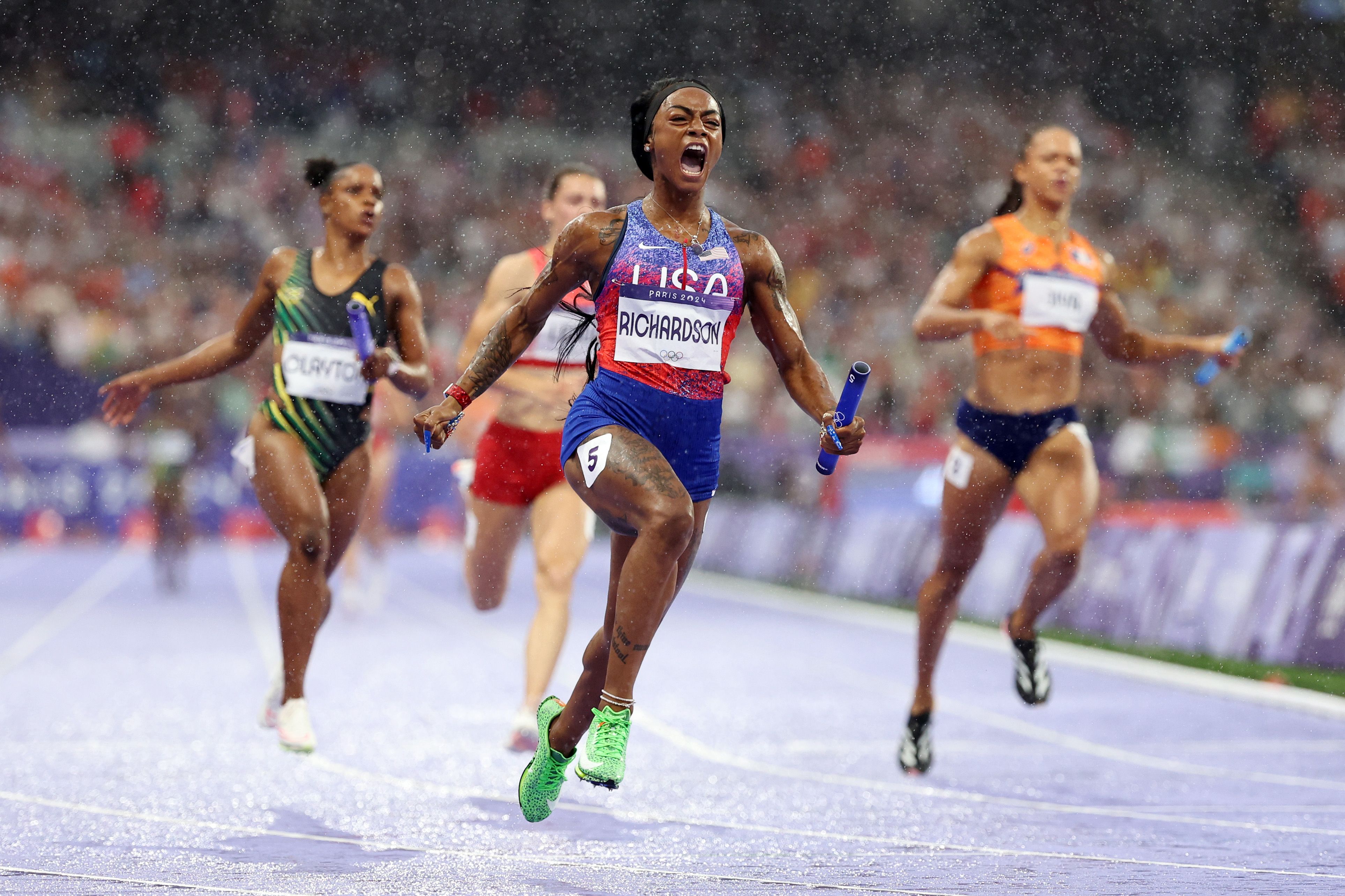 Sha'Carri Richardson anchors the USA to 4x100m victory in Paris