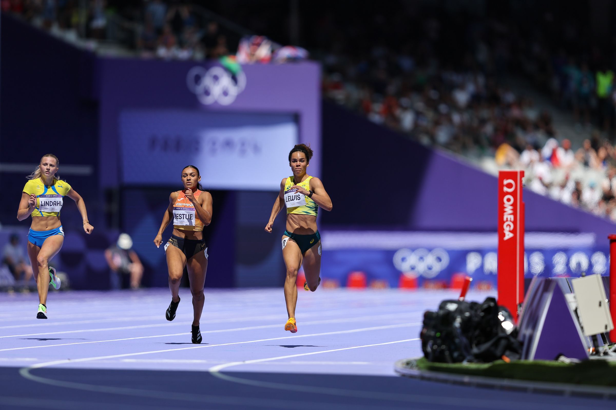 Torrie Lewis in 200m action in Paris