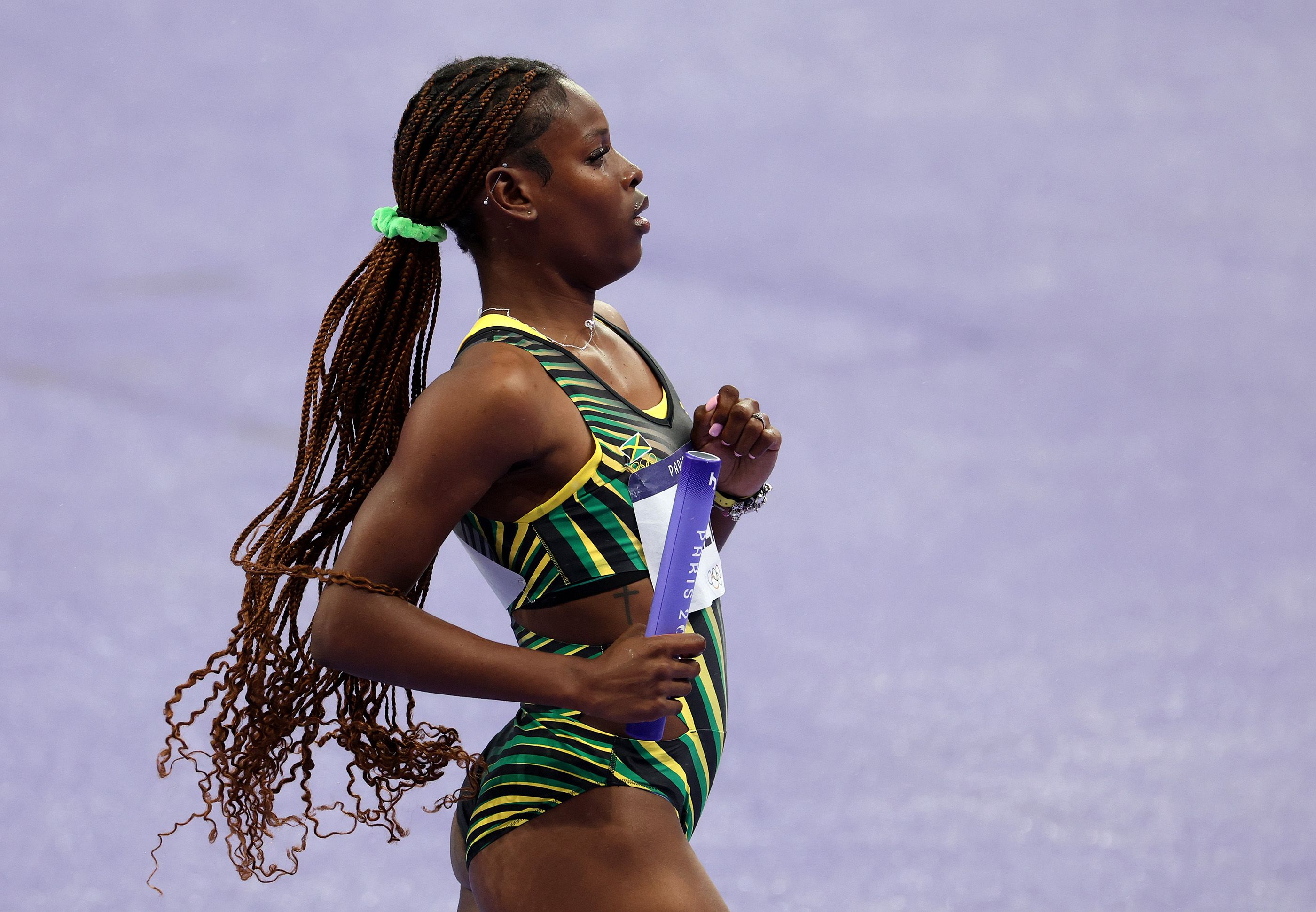 Alana Reid prepares for the 4x100m in Paris