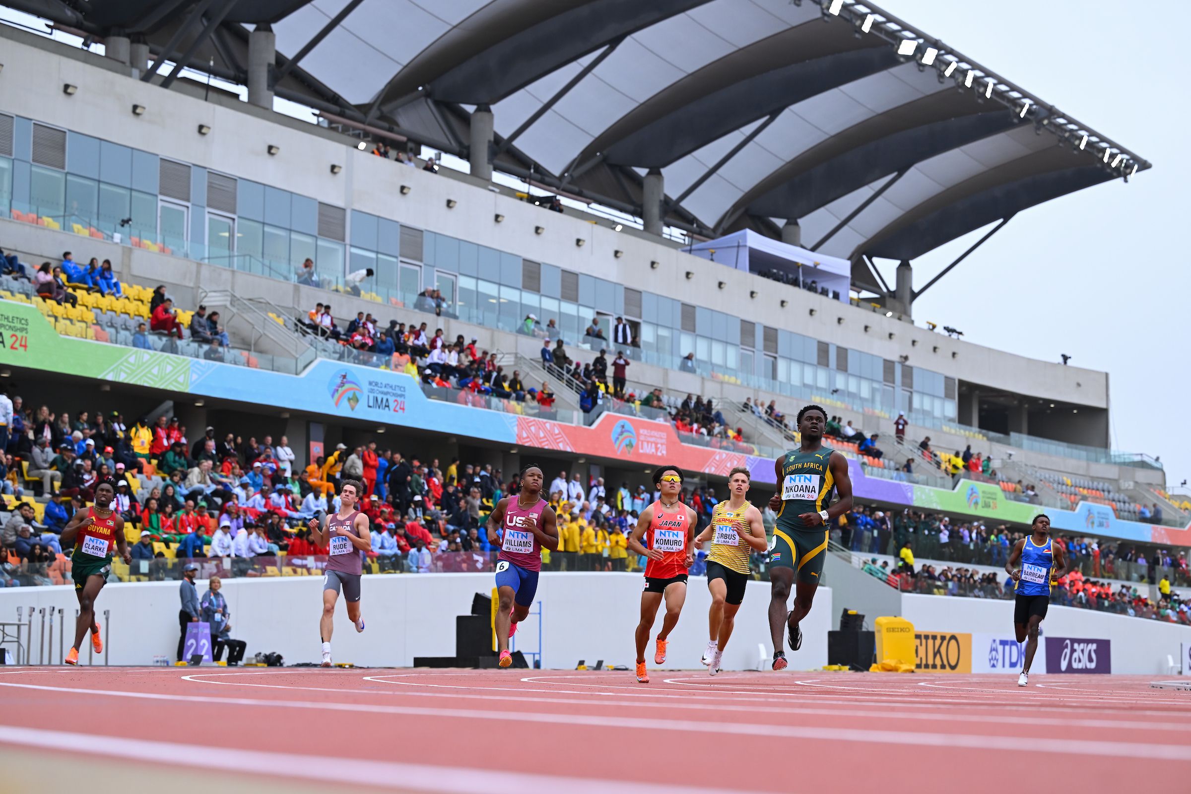 Bradley Nkoana wins his 100m heat at the World U20 Championships in Lima