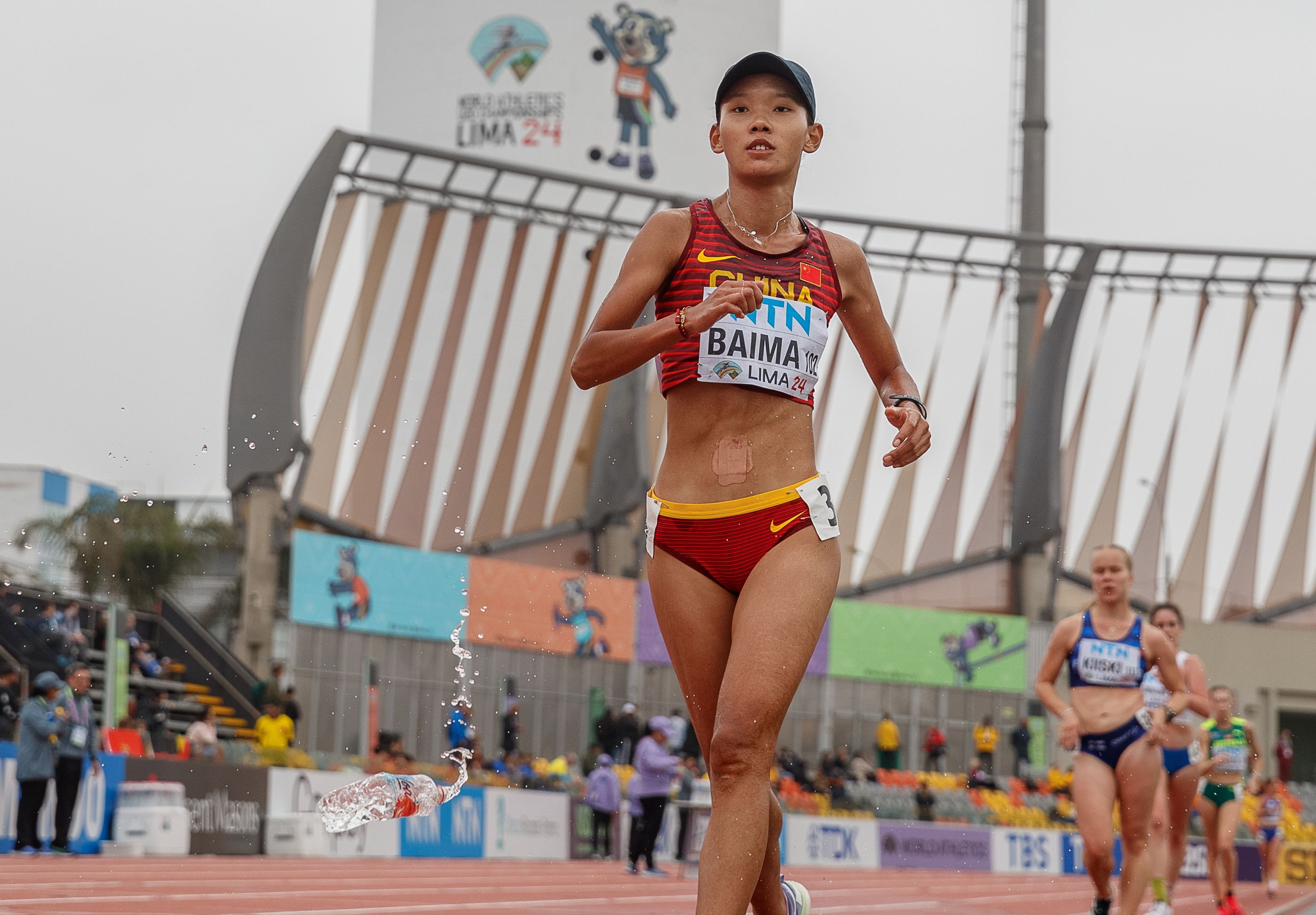 Baima Zhuoma on her way to the world U20 10,000m race walk title