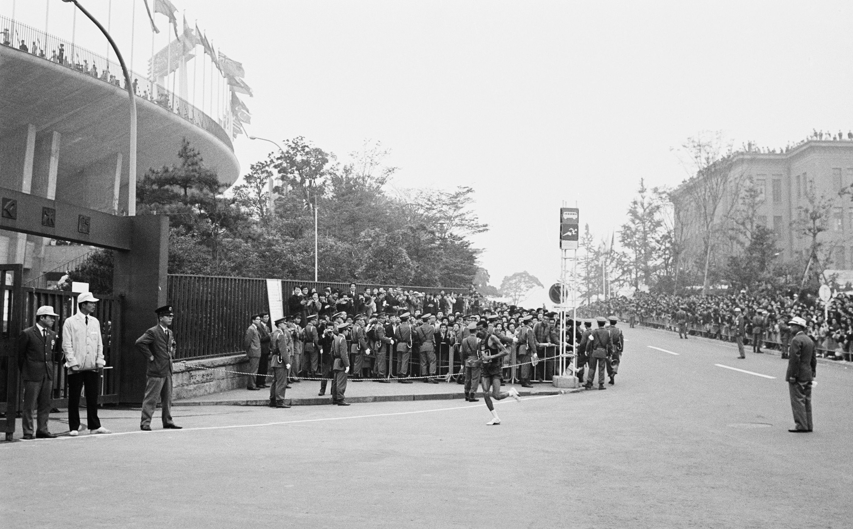 Abebe Bikila on his way to victory in the Tokyo Marathon