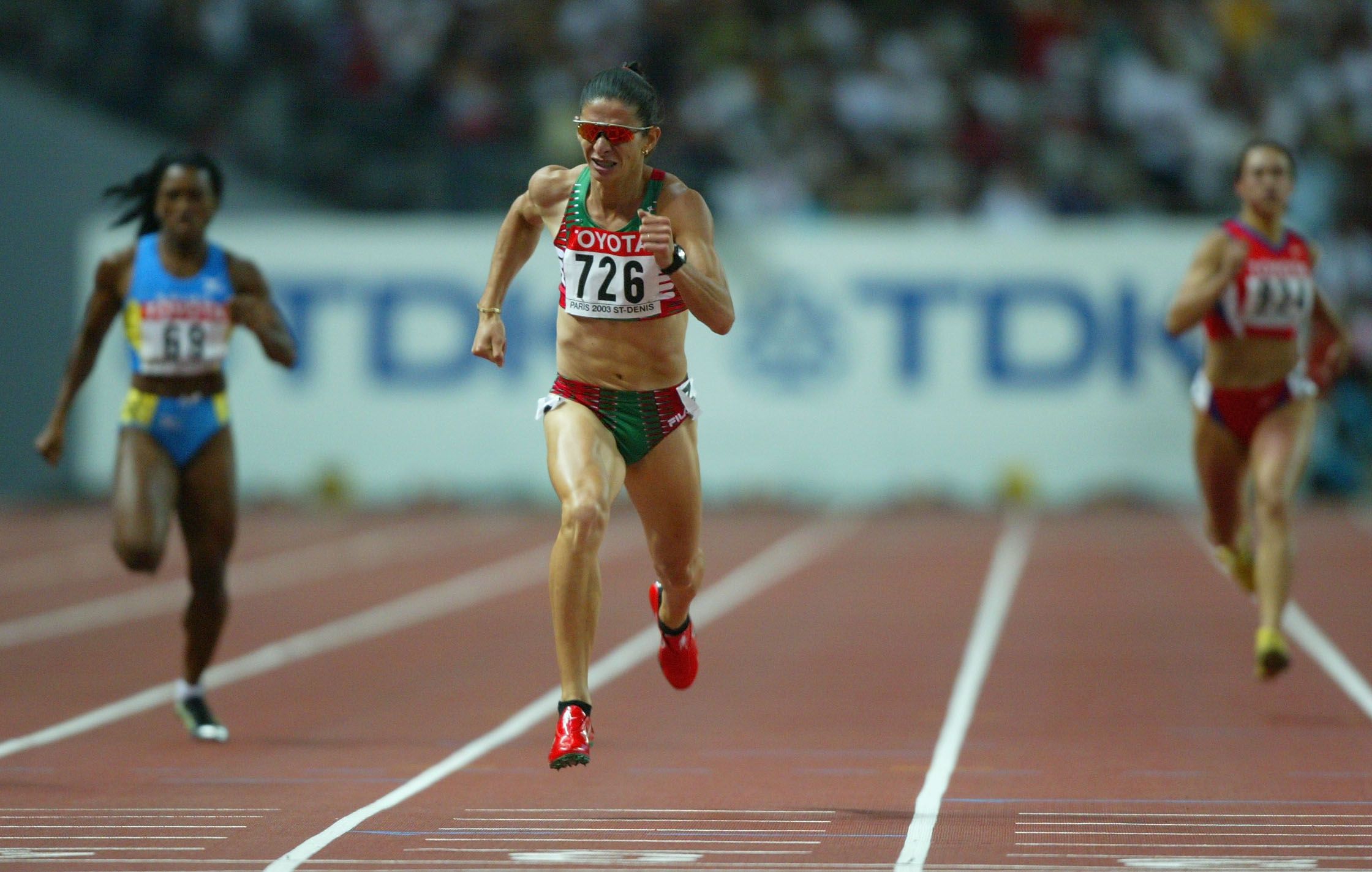 Ana Guevara wins the 2003 world 400m title