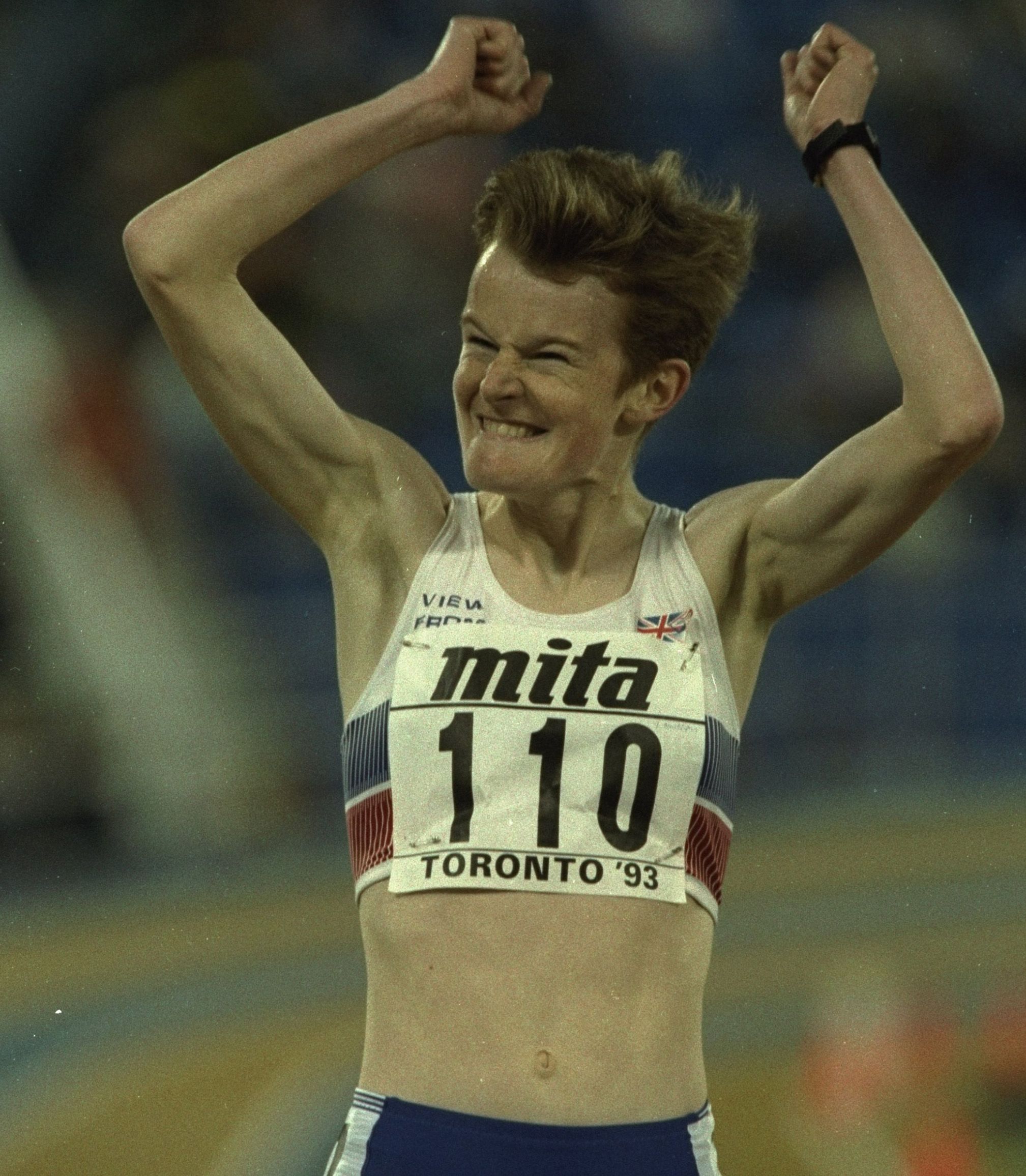 Yvonne Murray celebrates her 3000m win at the 1993 World Athletics Indoor Championships