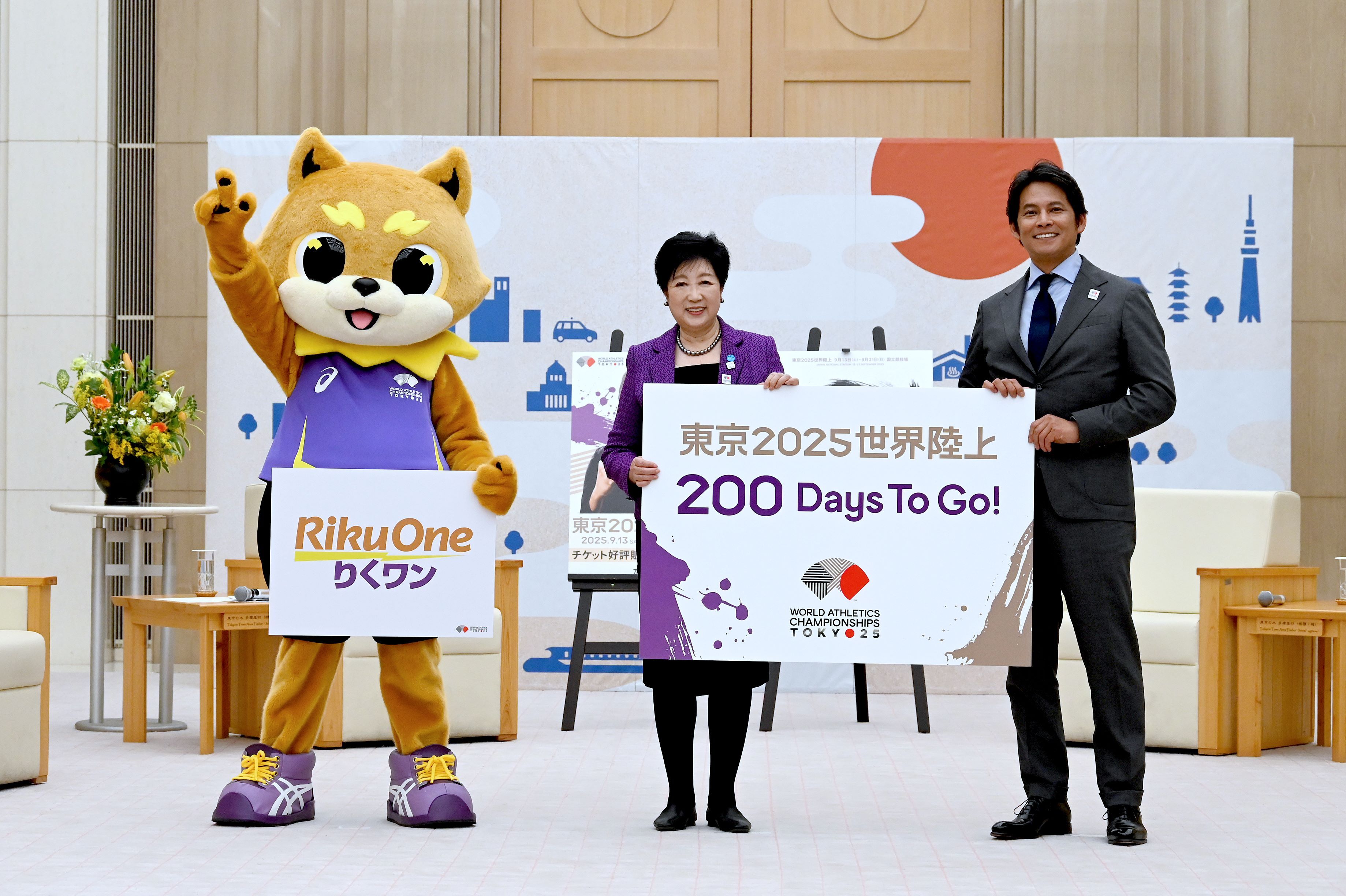 Mr. Oda and 'Riku One' paid a courtesy call on Governor Yuriko Koike.