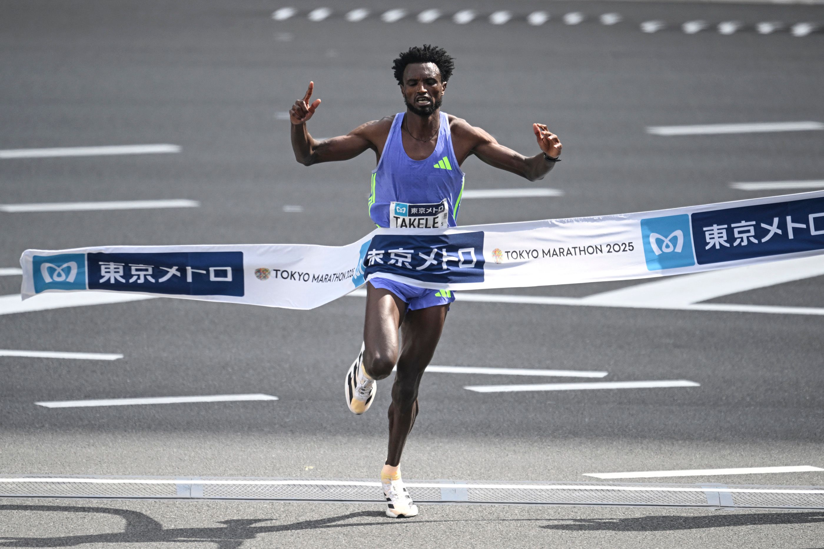 Tadese Takele celebrates his Tokyo Marathon win