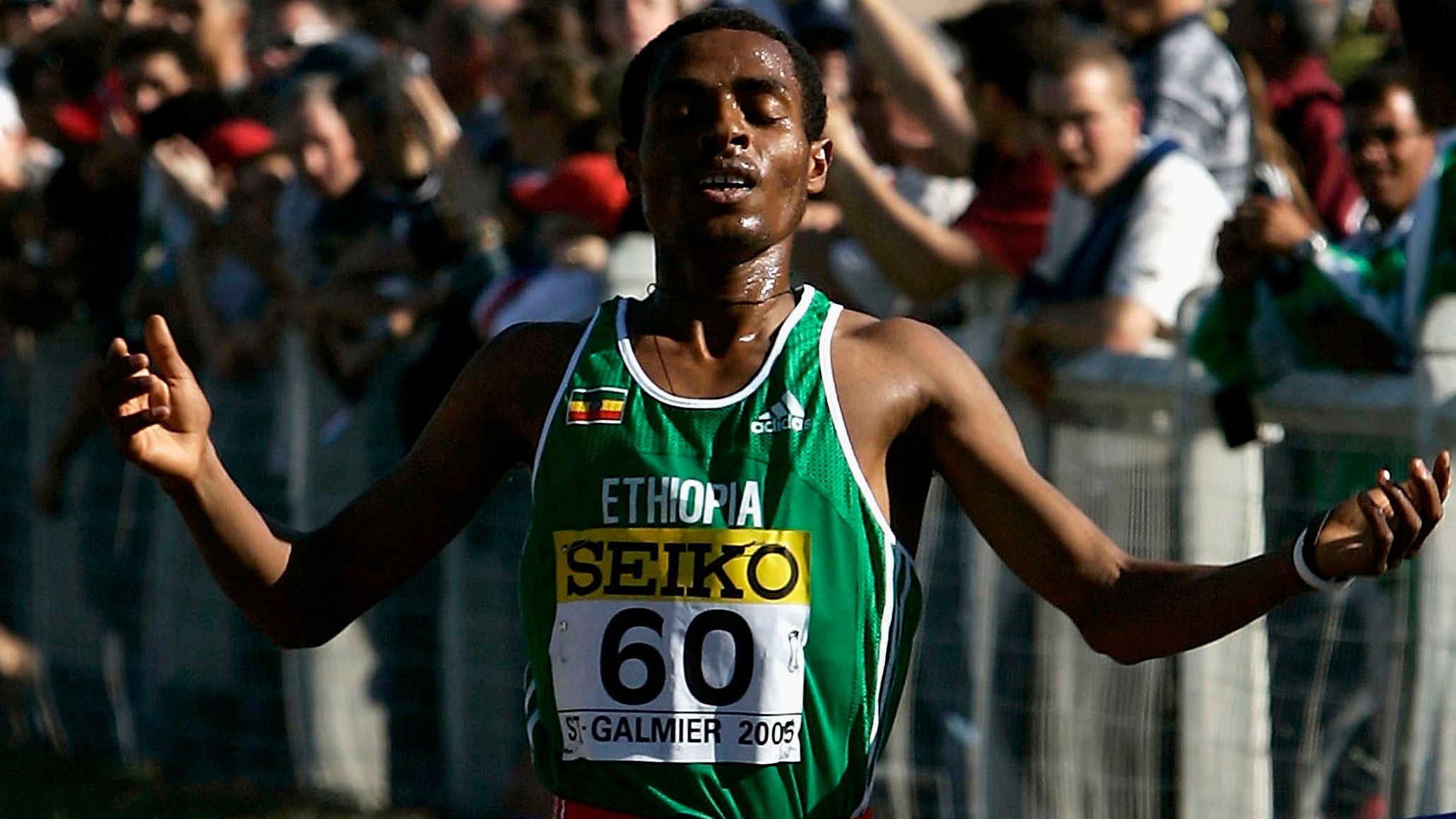 Kenenisa Bekele celebrates his short course victory in Saint-Galmier
