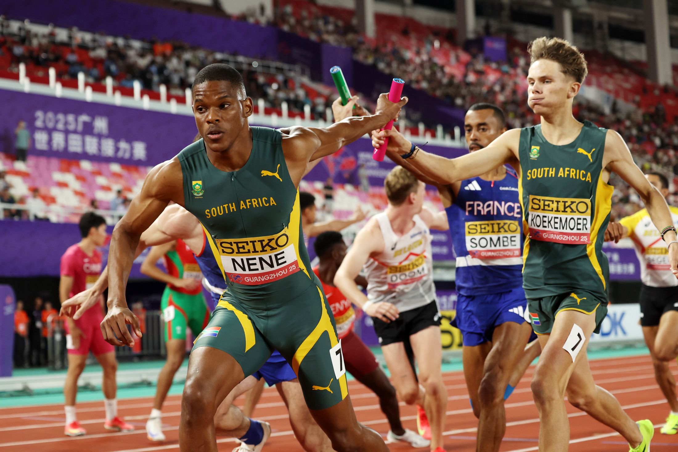 South Africa leads the men's 4x400m at the World Athletics Relays Guangzhou 25