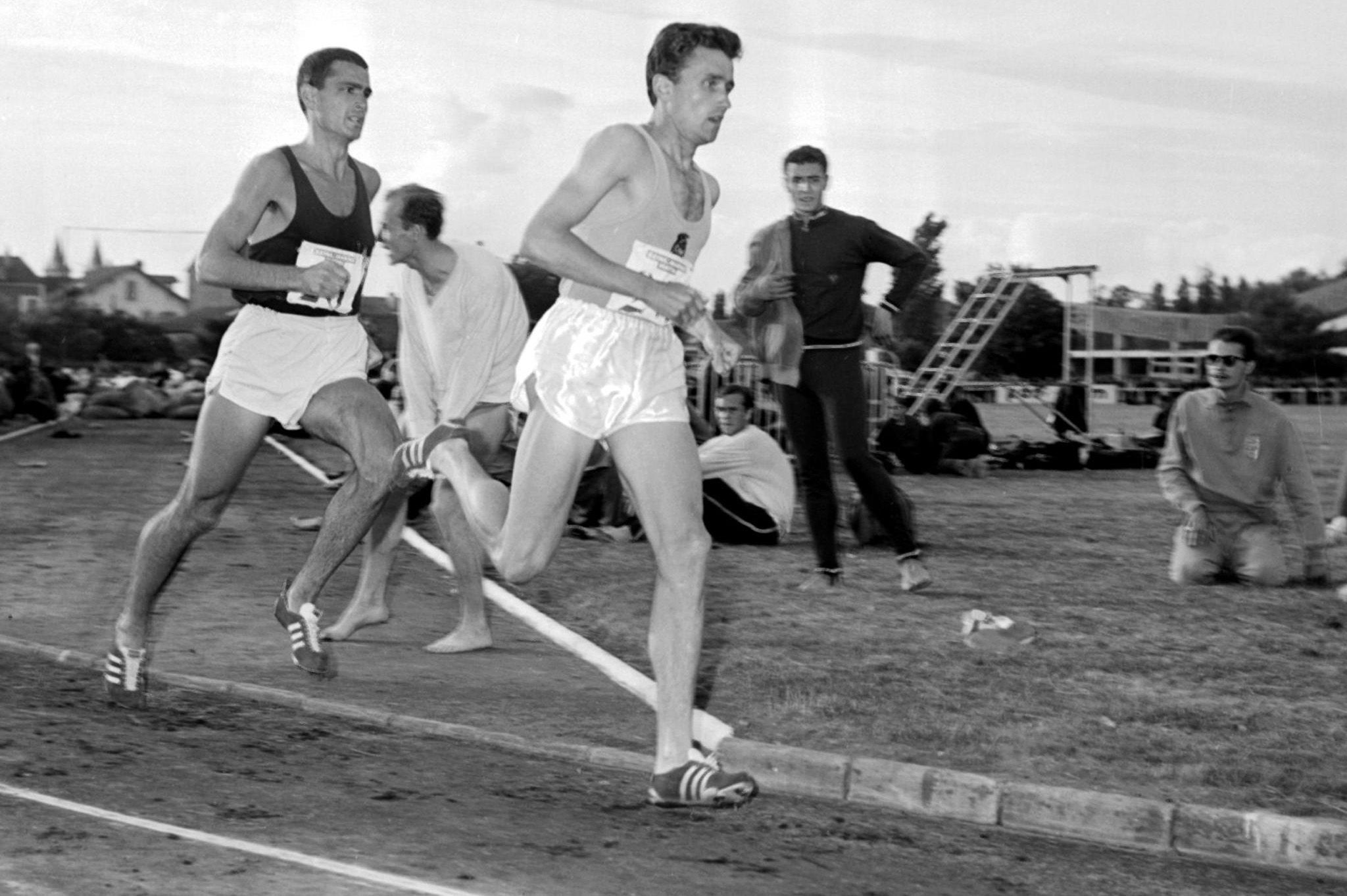 Michel Jazy leads from Ron Clarke in Melun in June 1965