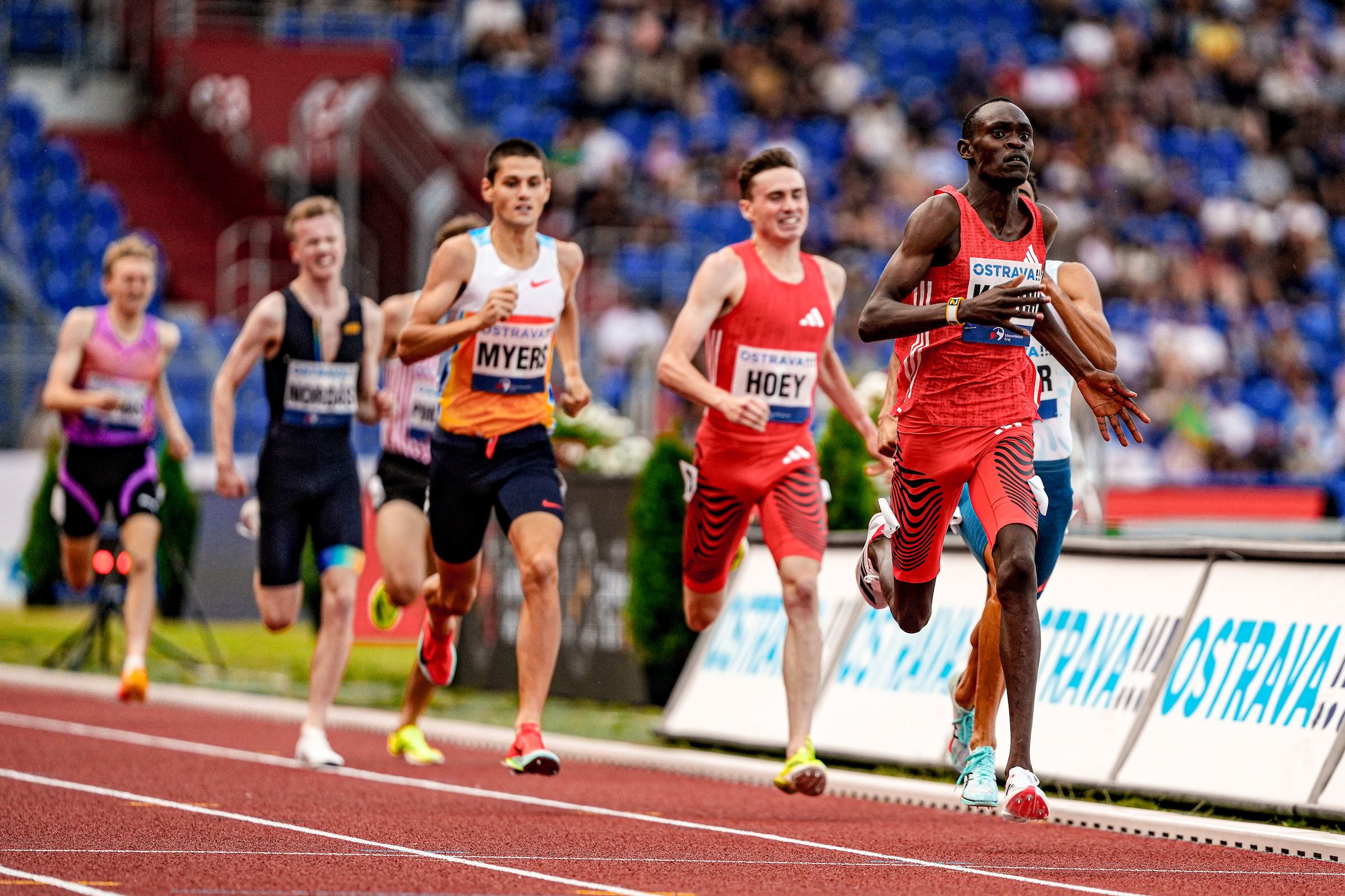 Phanuel Koech wins the 1500m in Ostrava