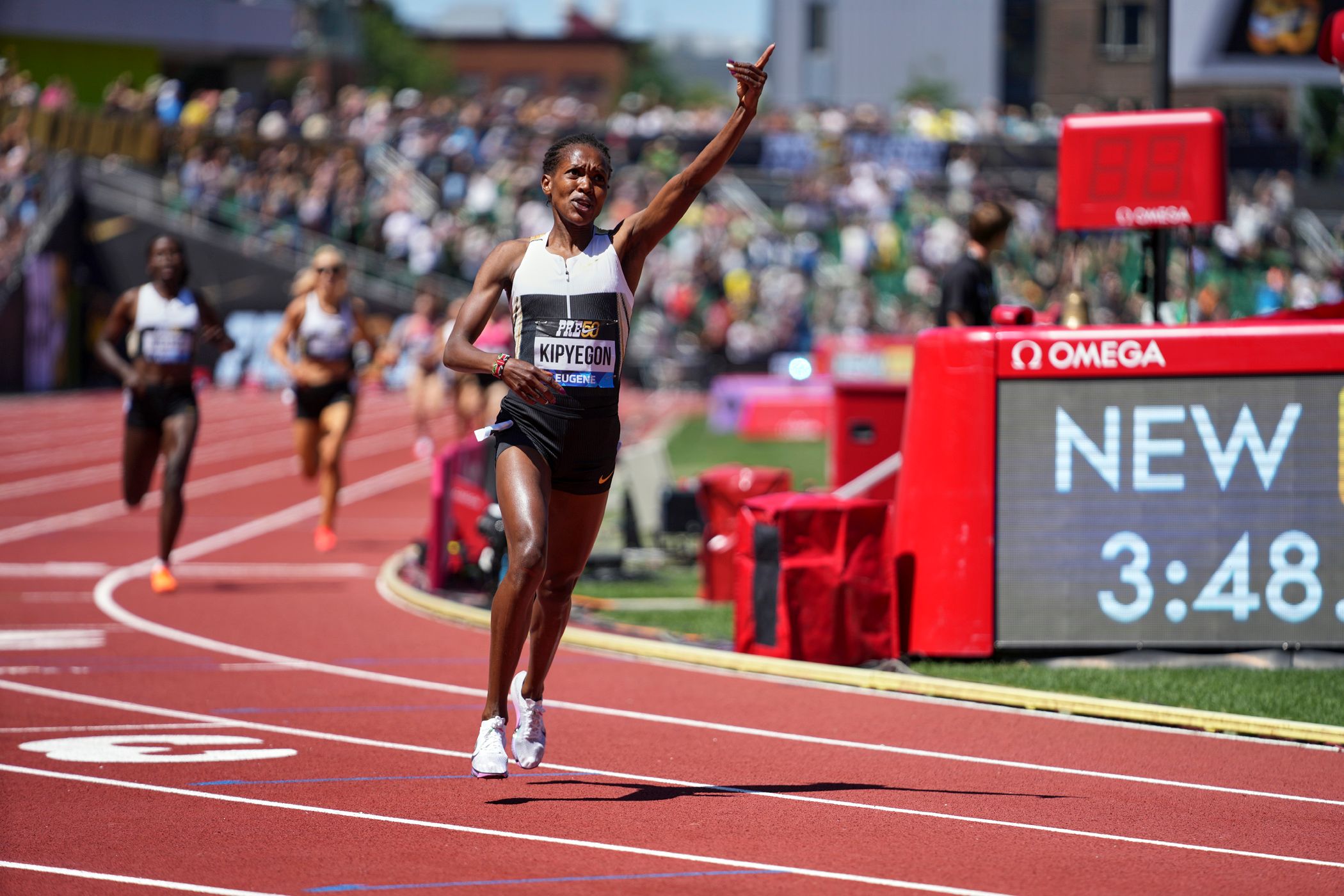 Faith Kipyegon breaks the world 1500m record in Eugene