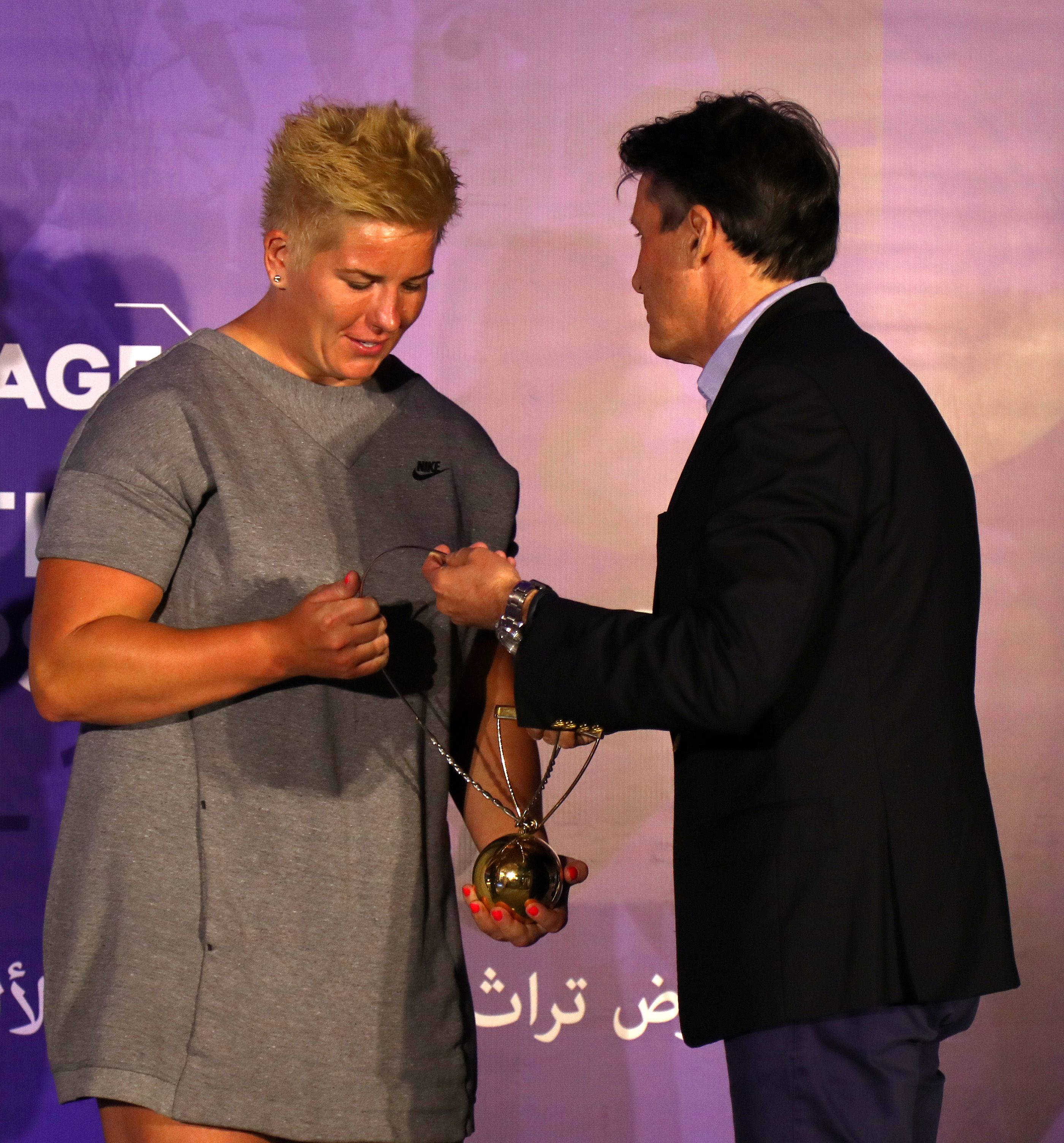 Anita Wlodarczyk hands her golden hammer to World Athletics President Sebastian Coe for the MOWA