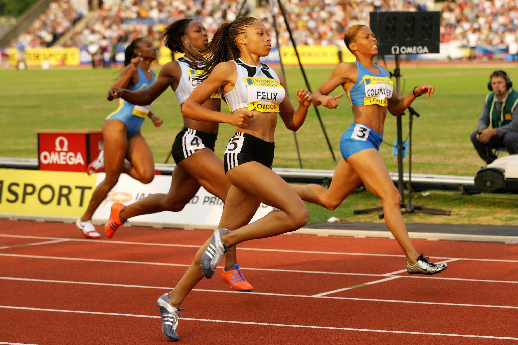 Allyson Felix wins the 200m at the 2005 London Grand Prix