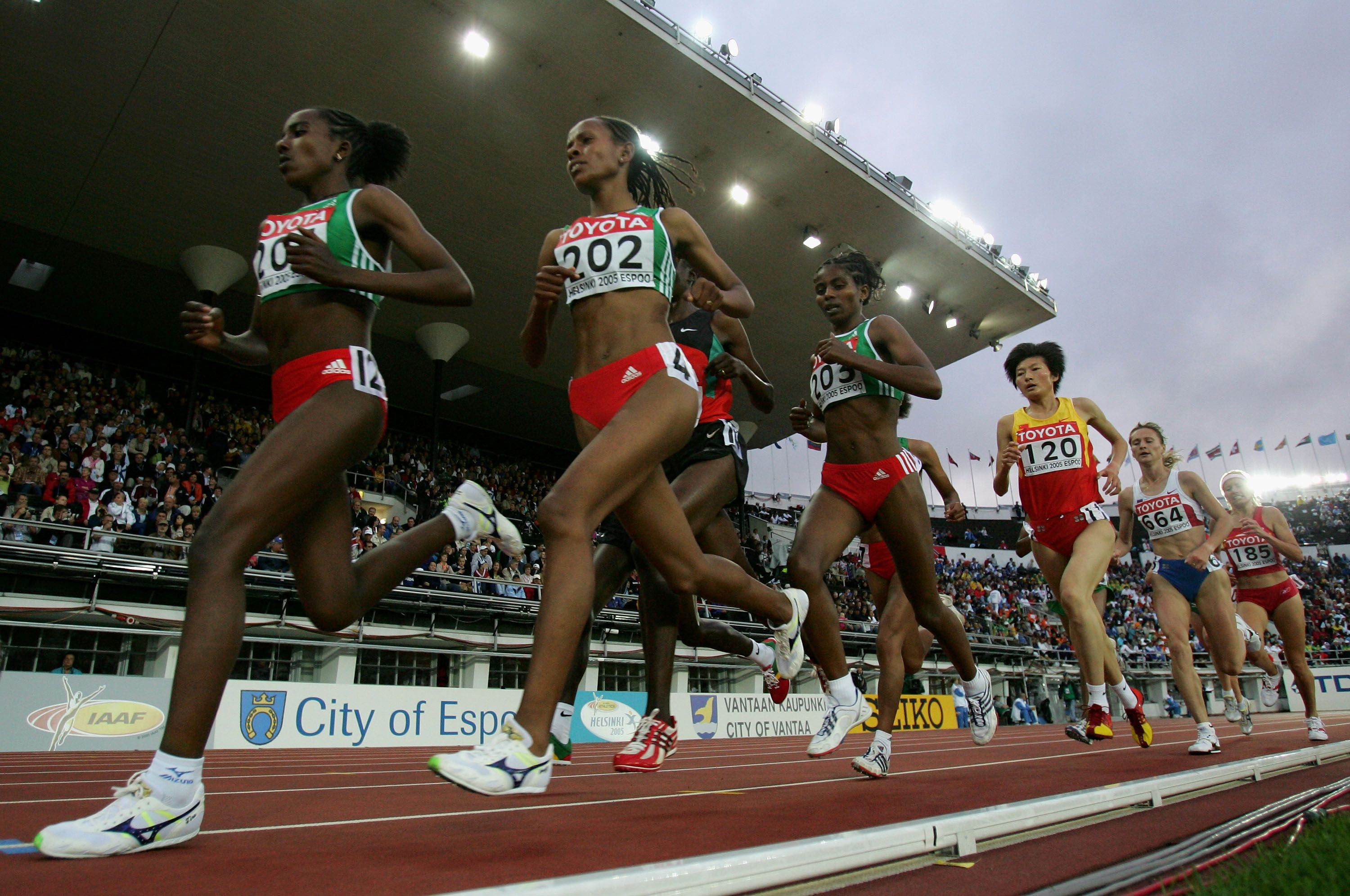 Tirunesh Dibaba and Meseret Defar lead the 5000m in Helsinki