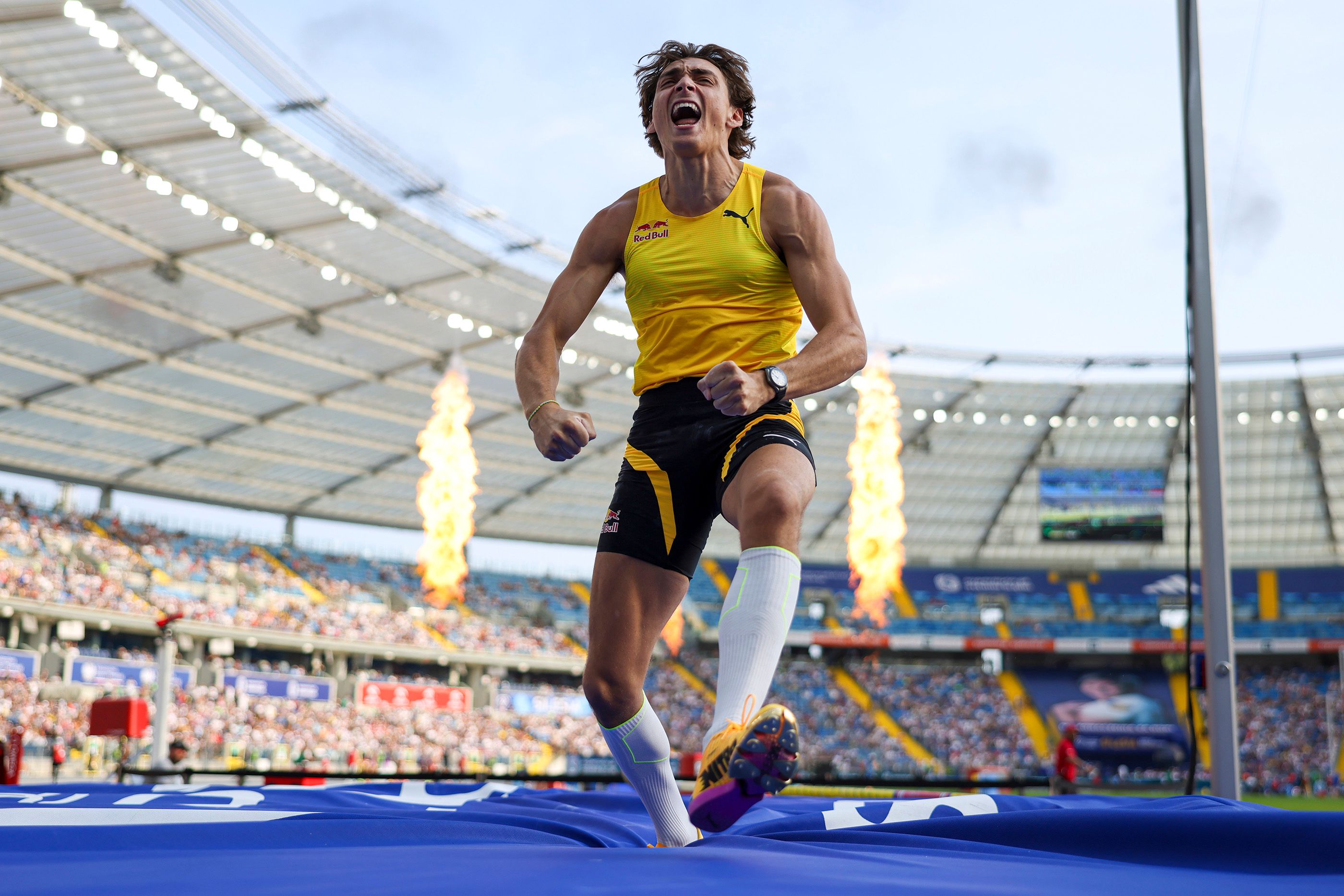 Mondo Duplantis celebrates in Silesia
