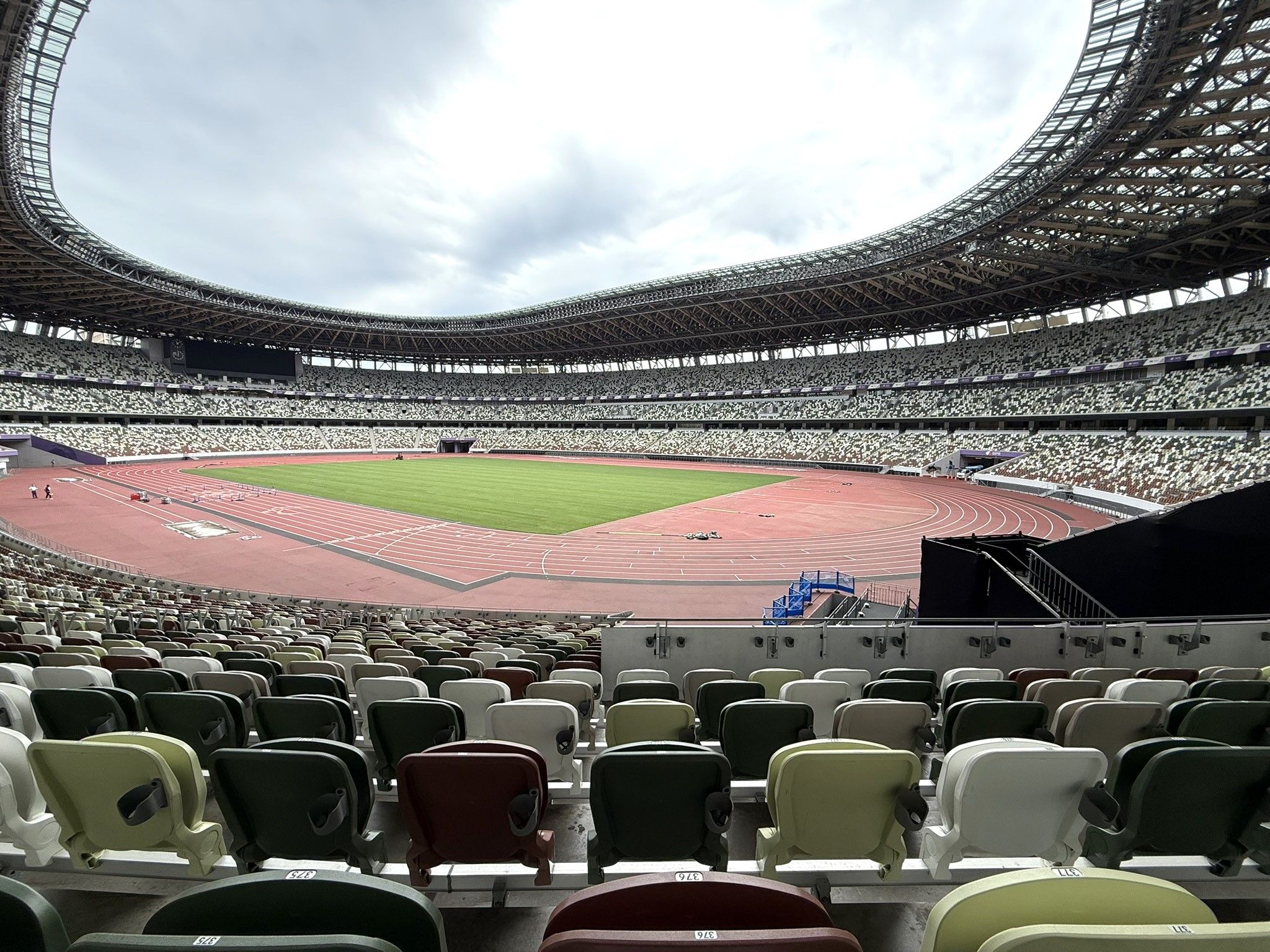Limited view seats01