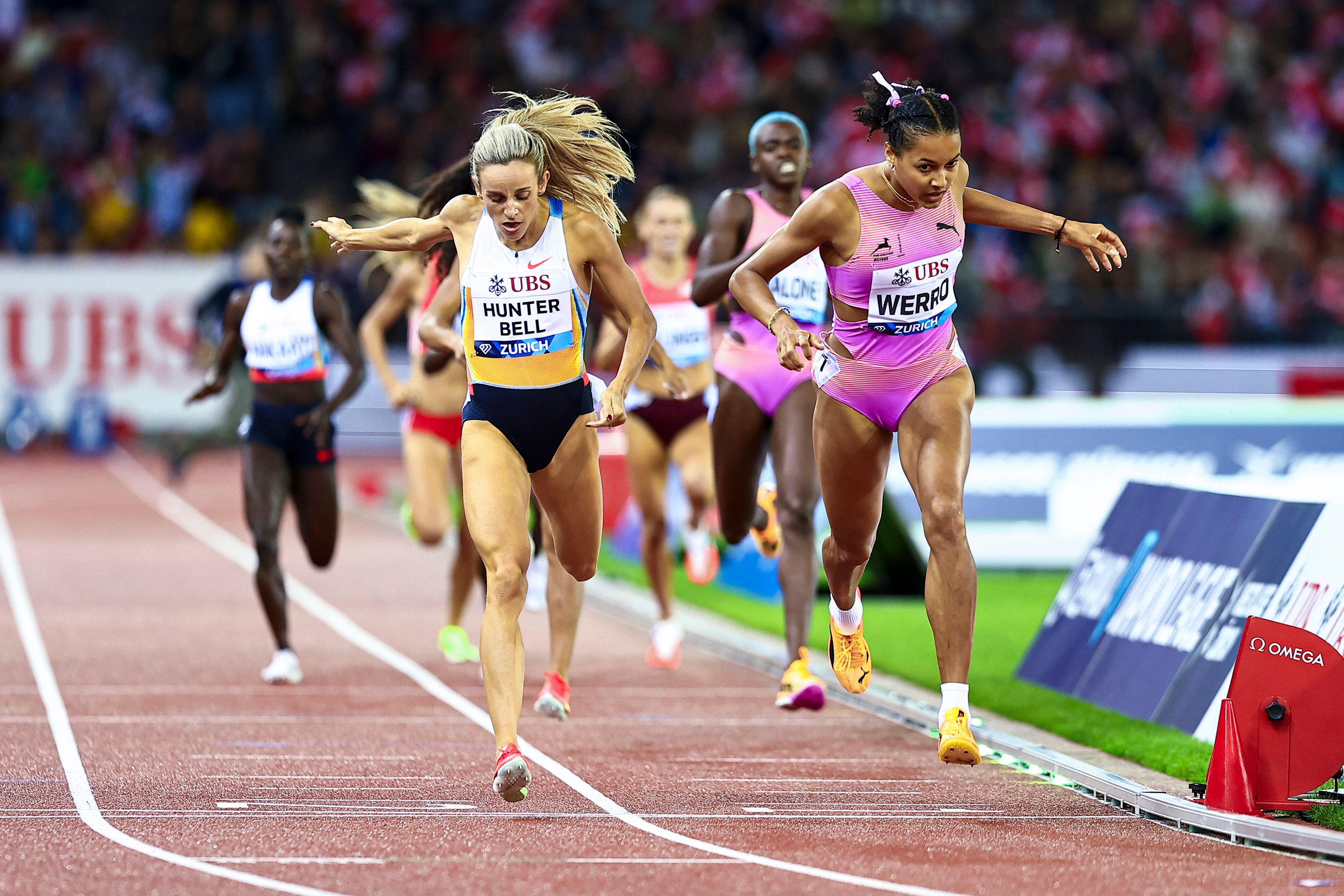 Audrey Werro dips to victory in the 800m in Zurich