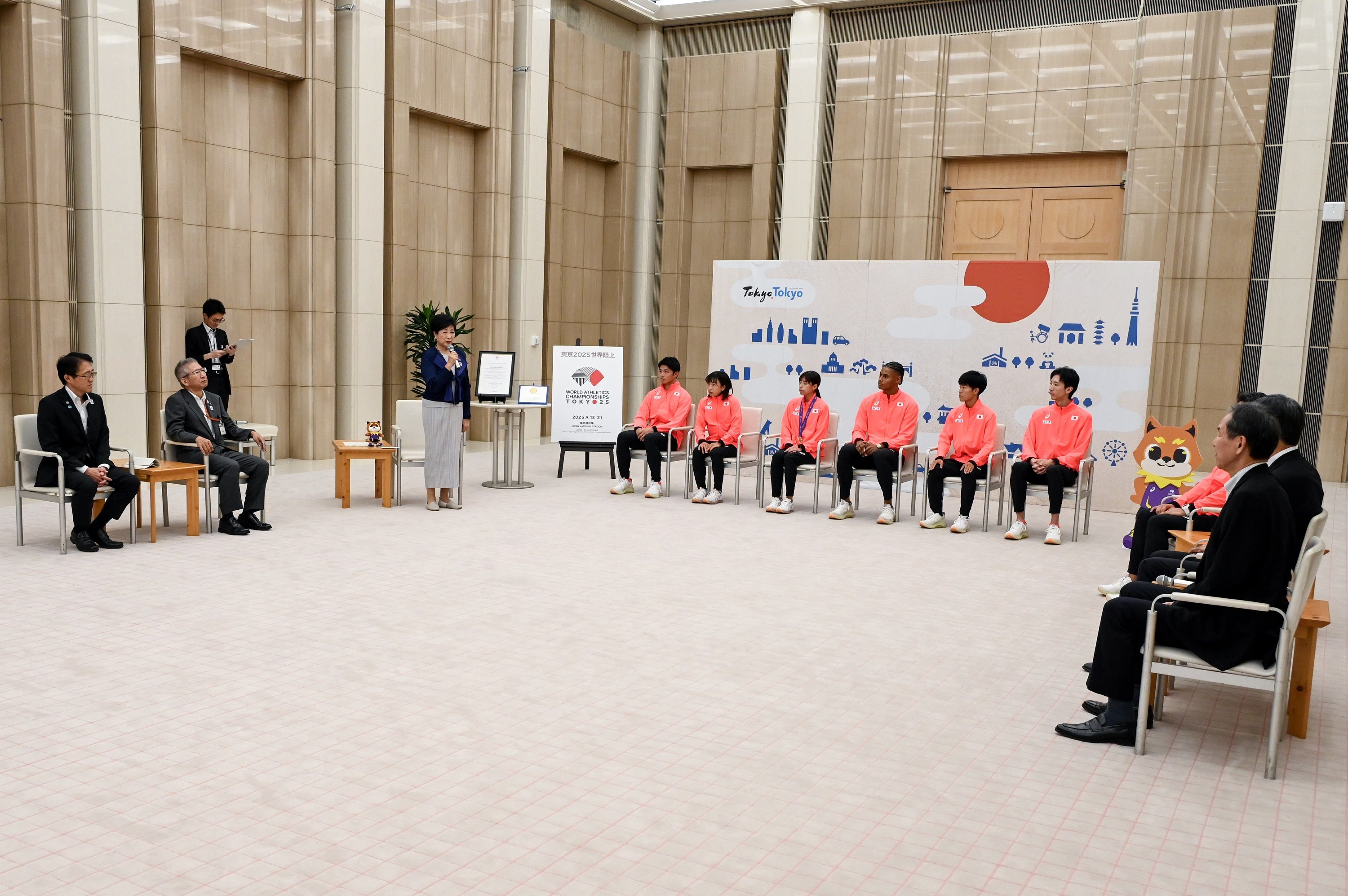 日本代表選手団が都知事を表敬訪問