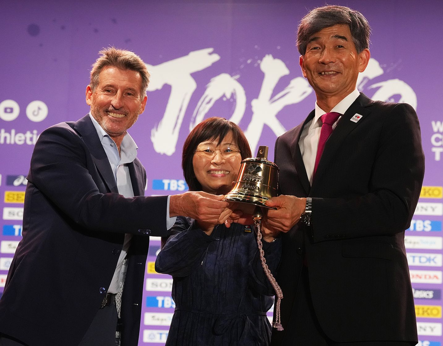 The hand-over of the Seiko legacy bell in Tokyo