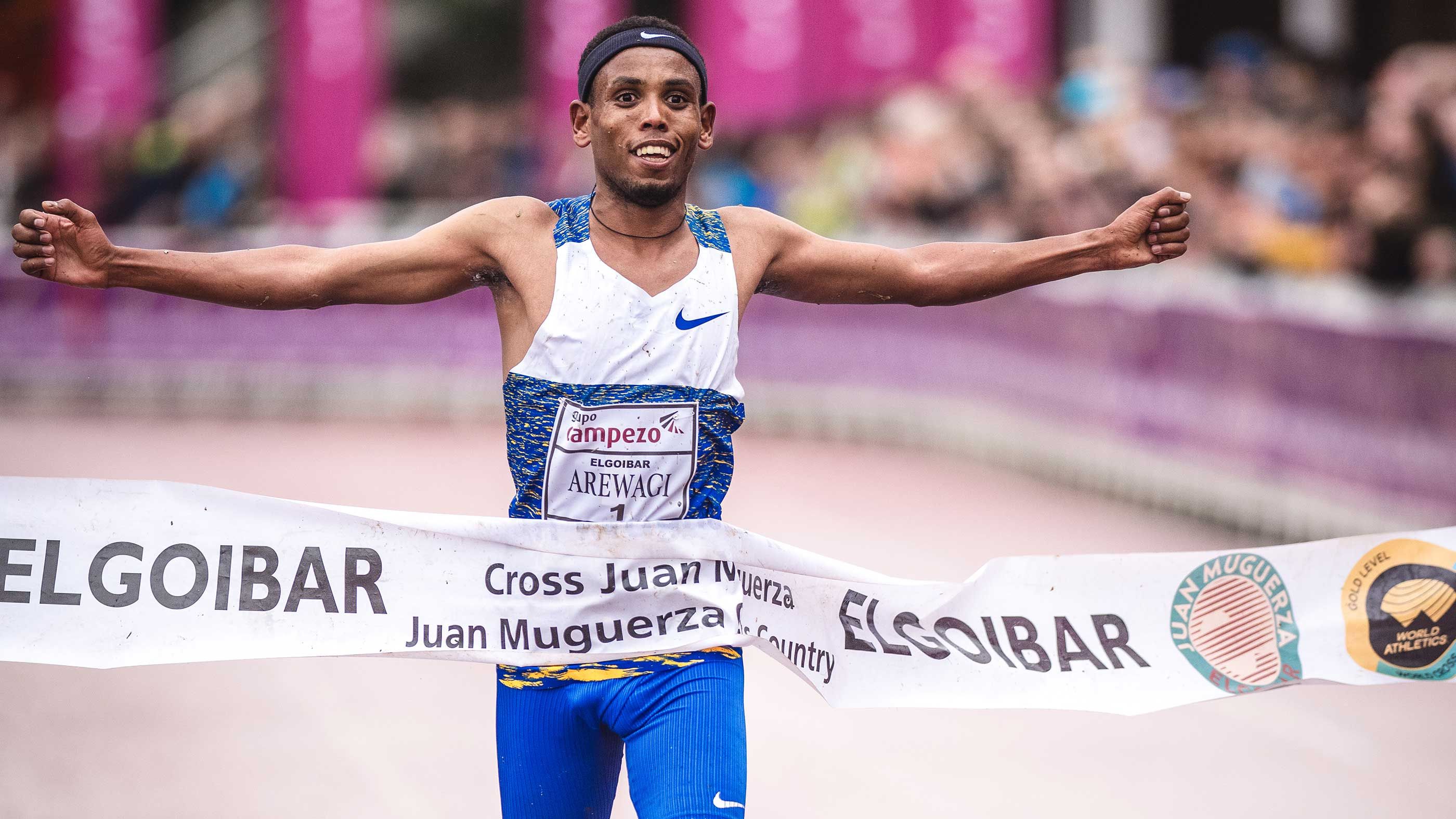 Berihu Aregawi celebrates his Cross Internacional Juan Muguerza win