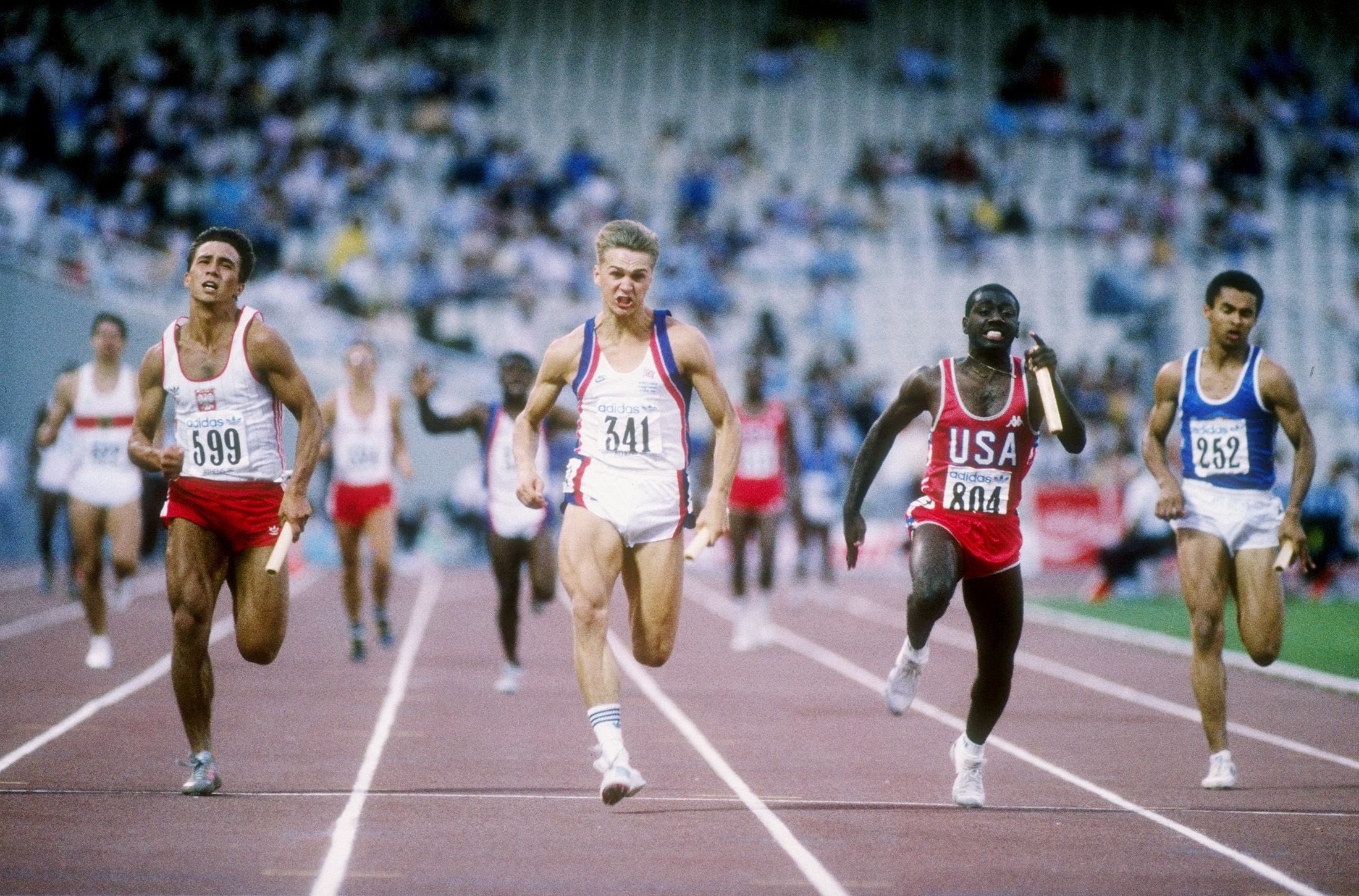 Jon Ridgeon anchors Great Britain to 4x100m victory at the 1986 World U20 Championships
