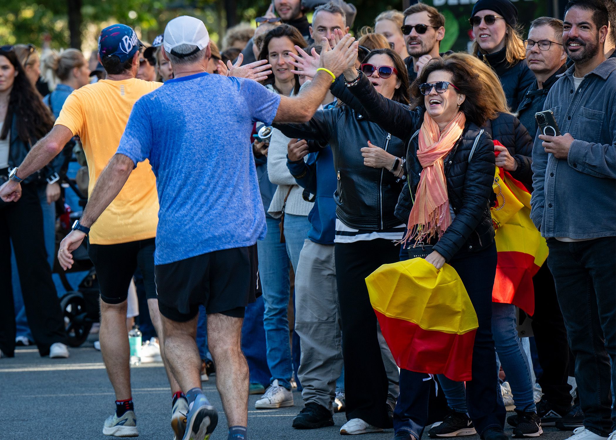 Cheerers with Spanish flag