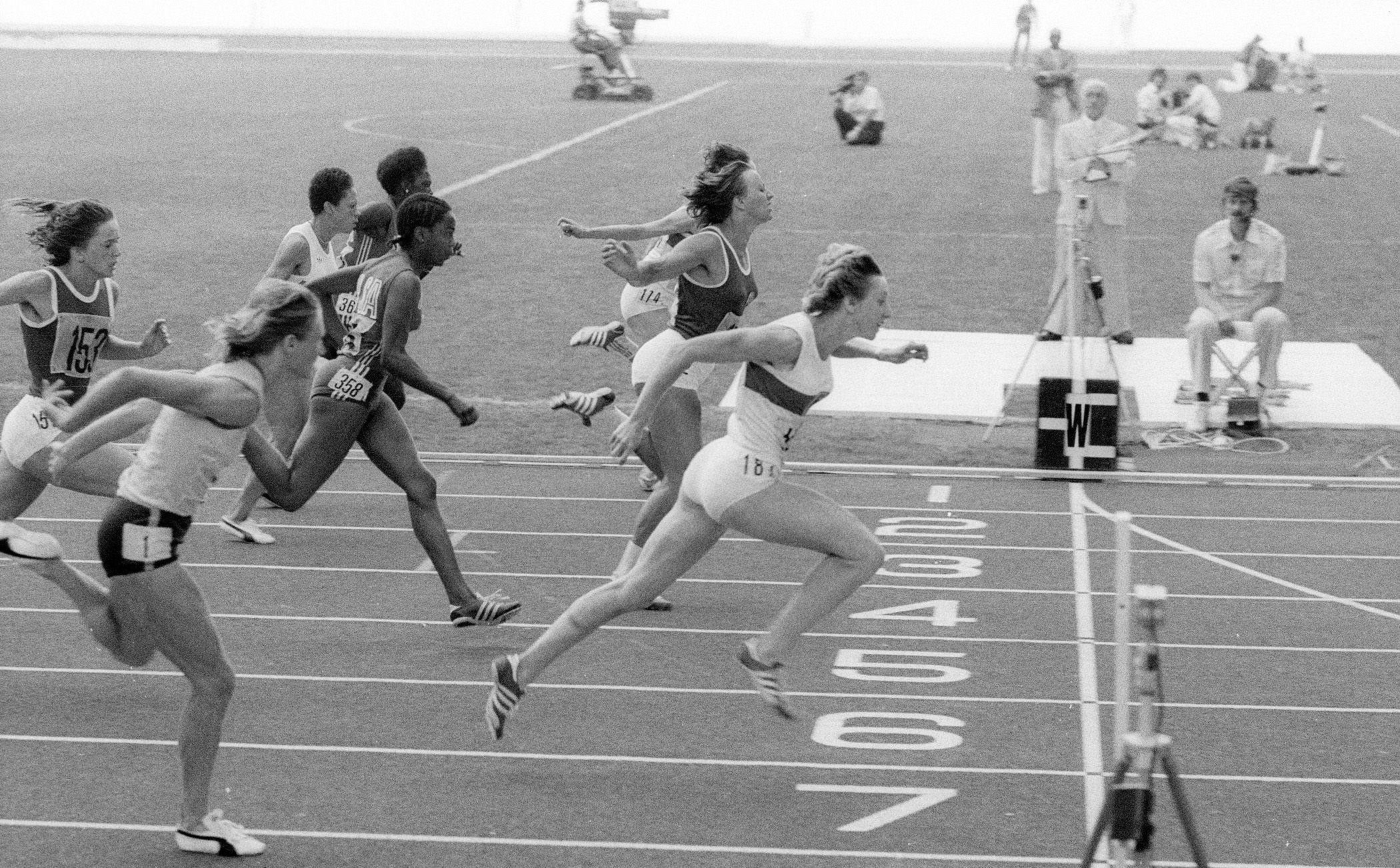 Annegret Richter wins the 1976 Olympic 100m title