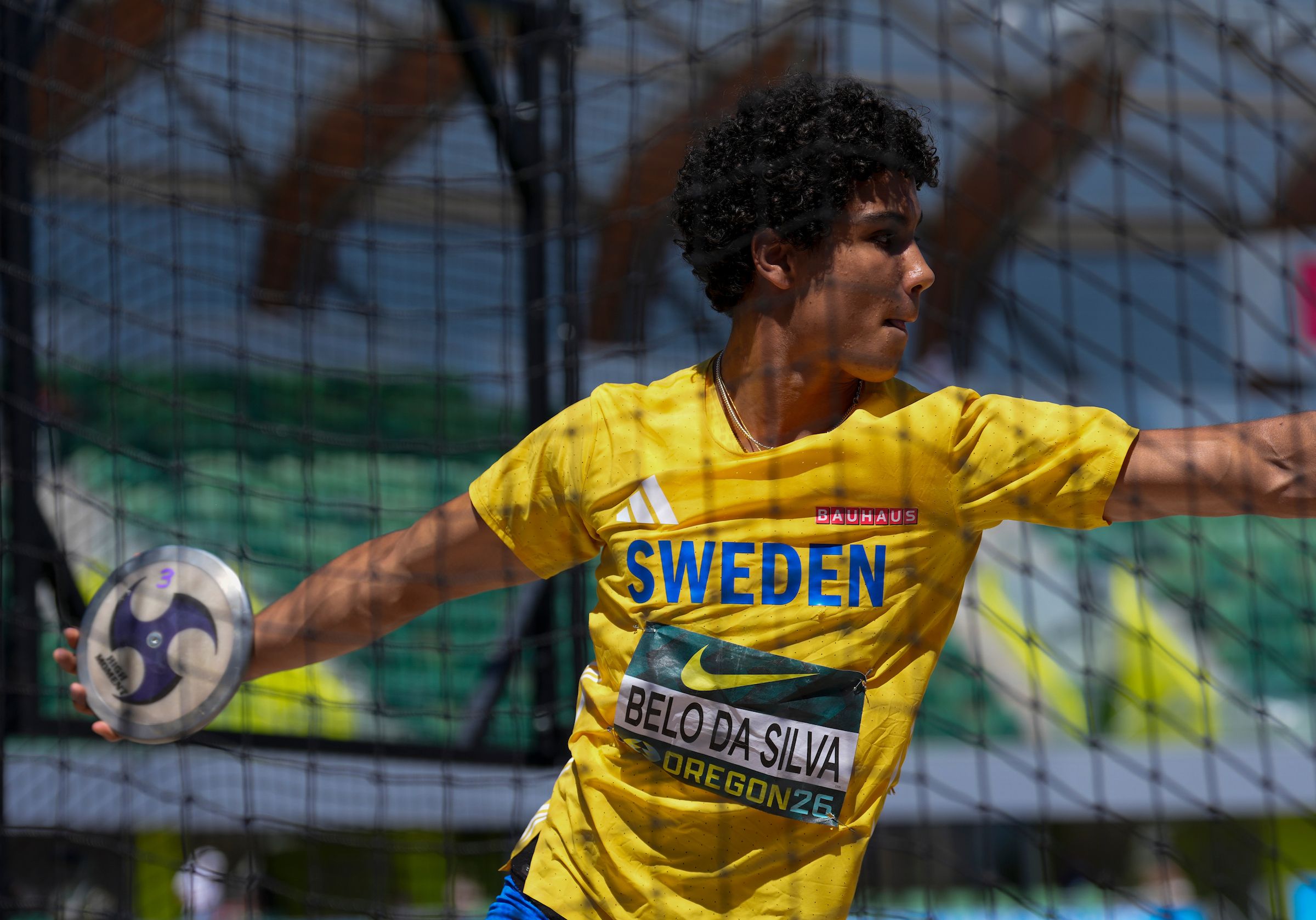 Liam Belo da Silva in decathlon discus action