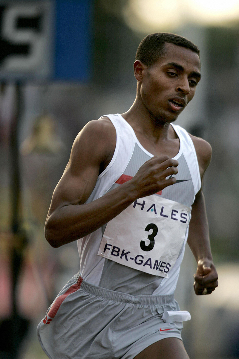 Kenenisa Bekele on his way to breaking the world 5000m record in Hengelo