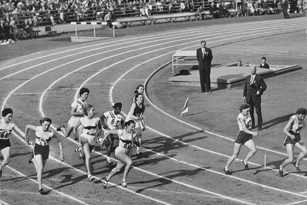 80 Years of Women Athletics at Olympic Games - Marjorie Jackson - 1952